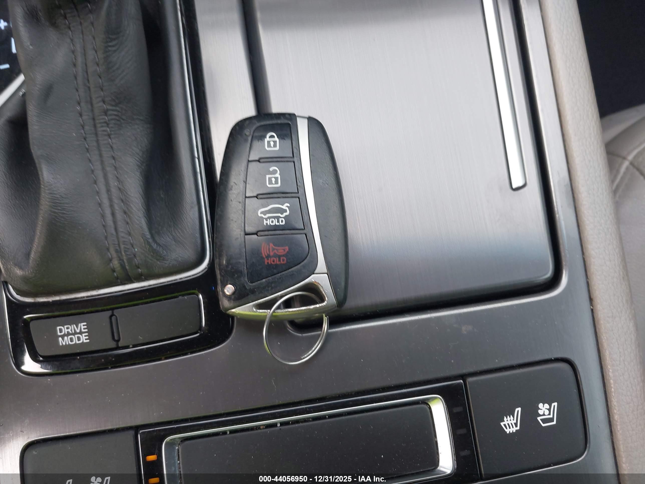 HYUNDAI GENESIS image 11