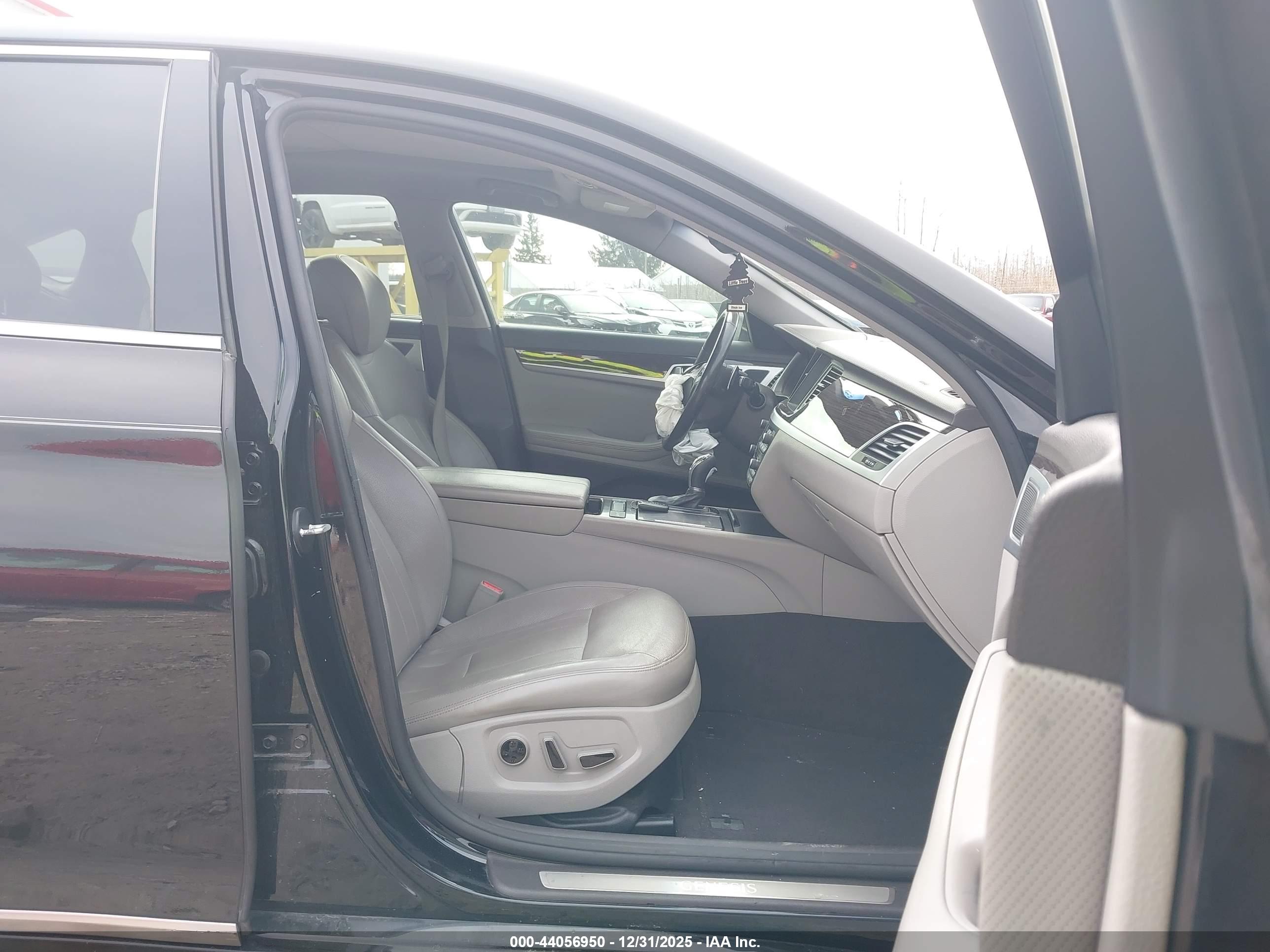 HYUNDAI GENESIS image 5