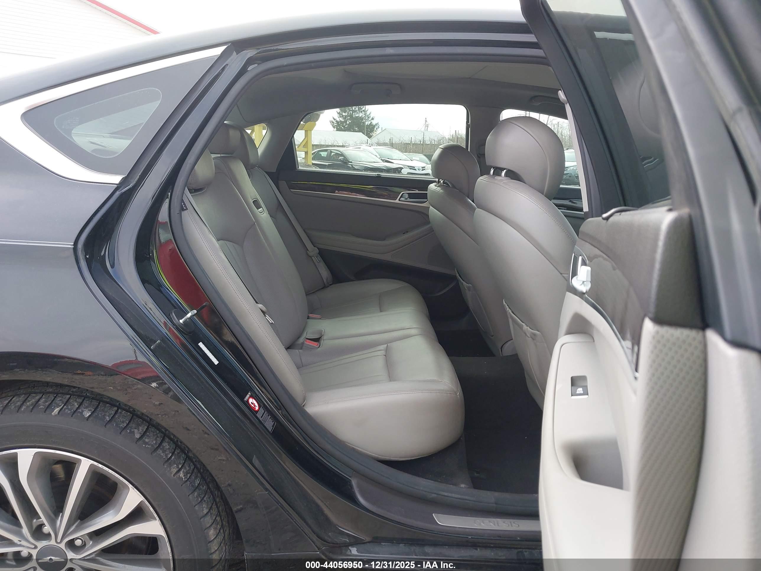 HYUNDAI GENESIS image 8