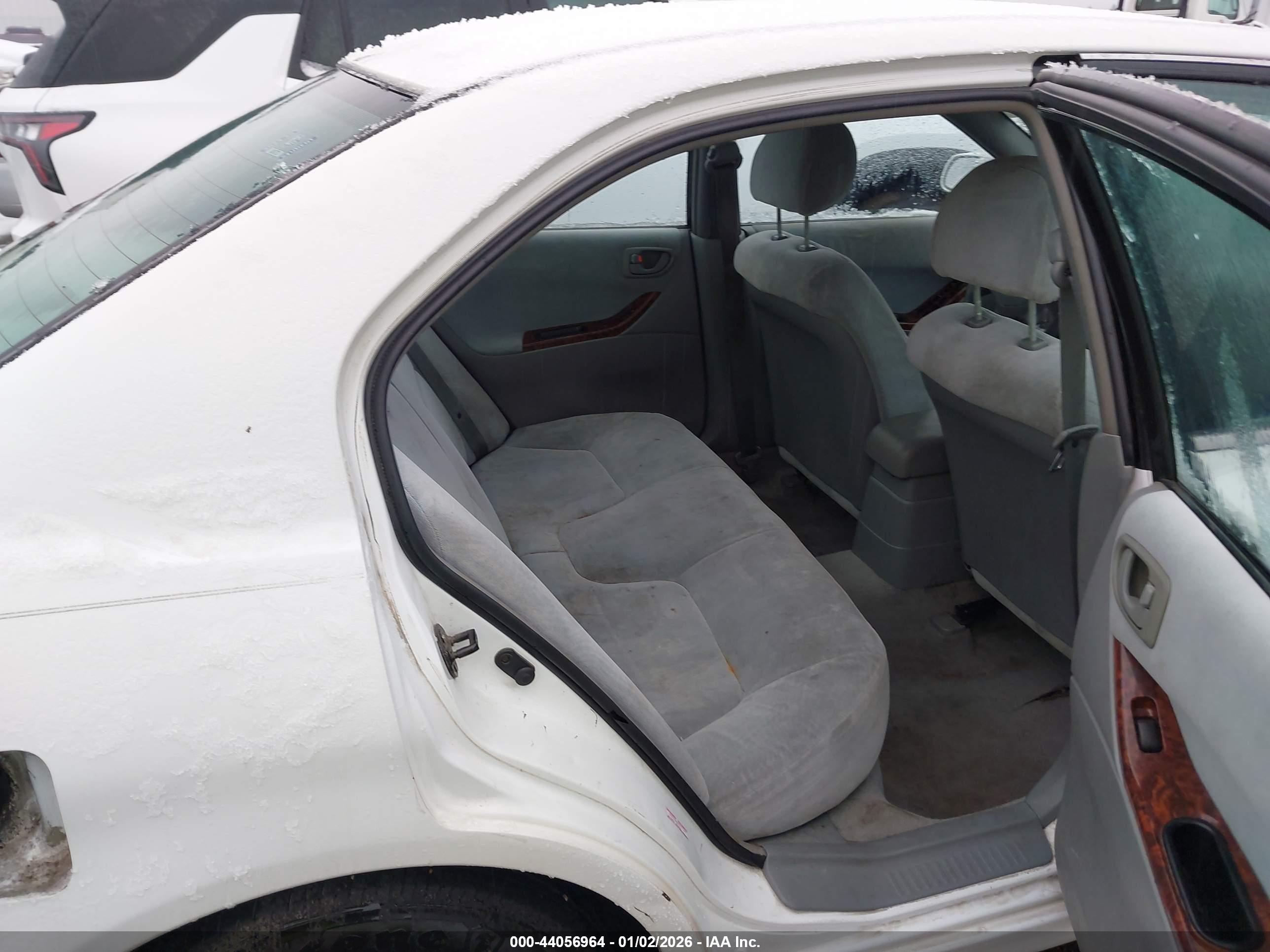 MITSUBISHI GALANT image 8