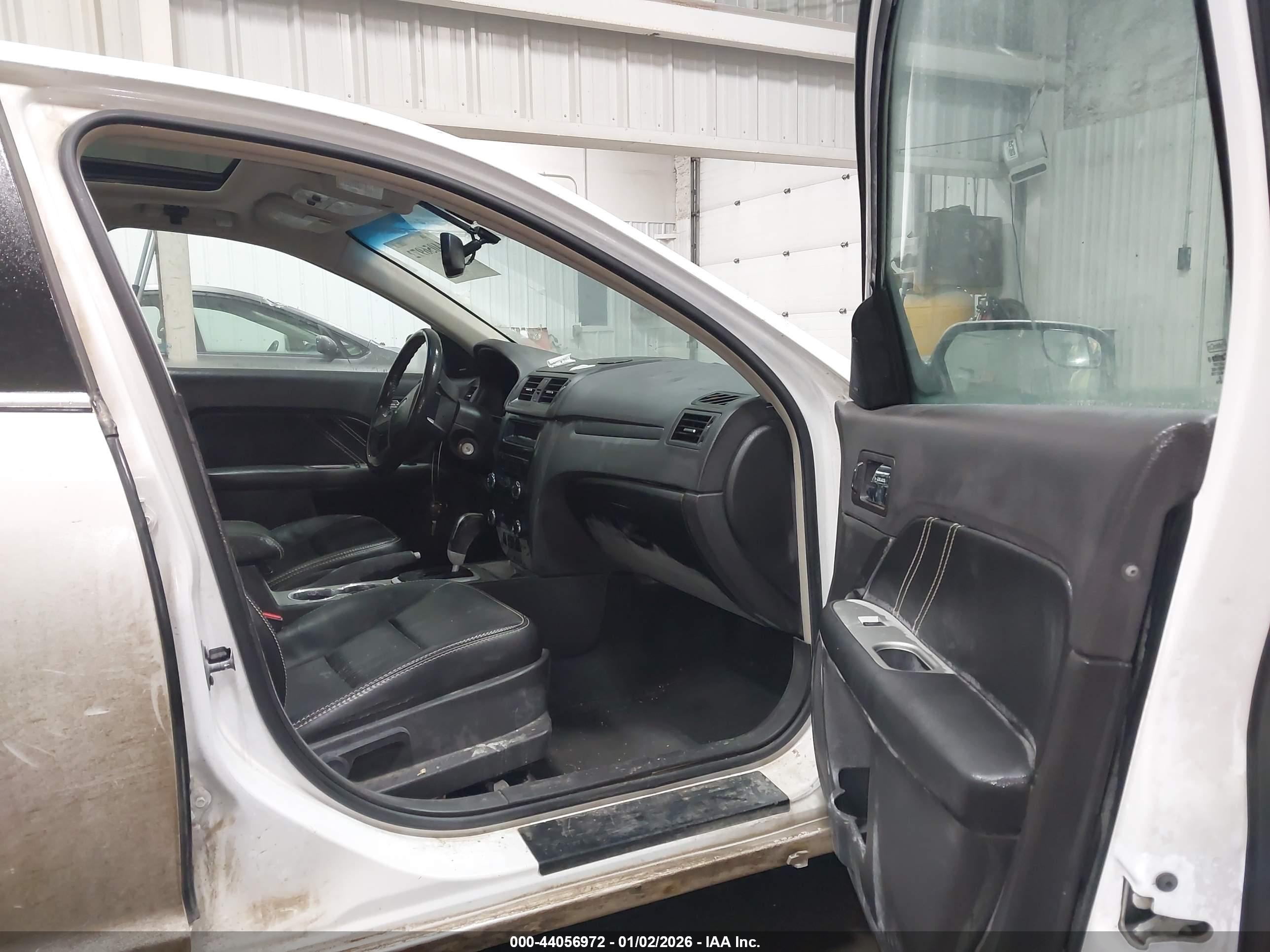 FORD FUSION image 5
