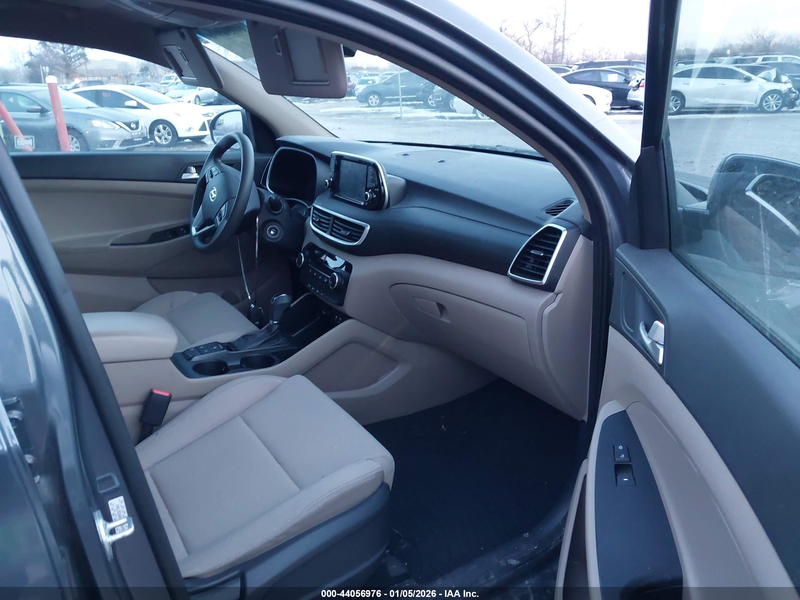 HYUNDAI TUCSON image 5