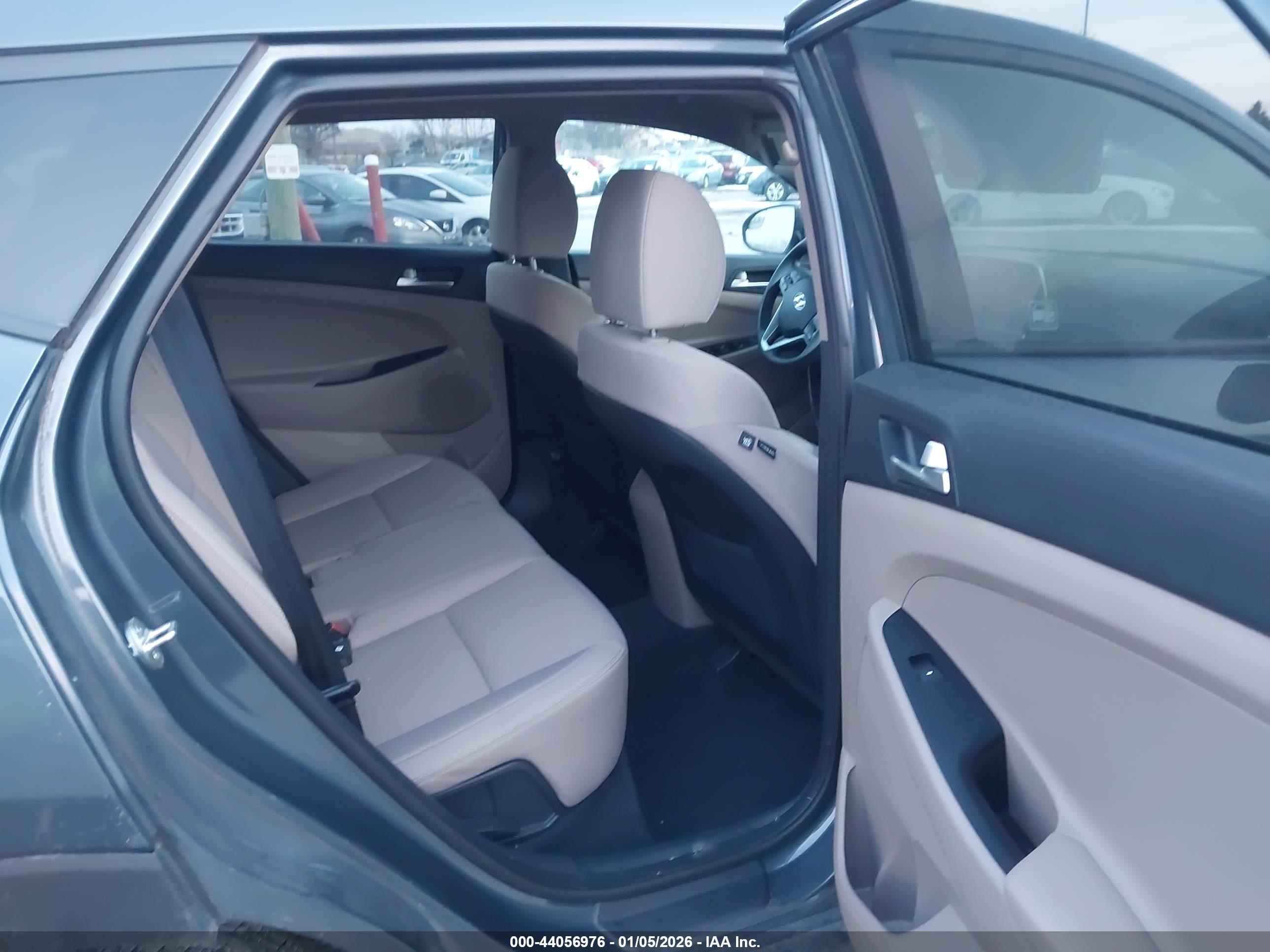 HYUNDAI TUCSON image 8