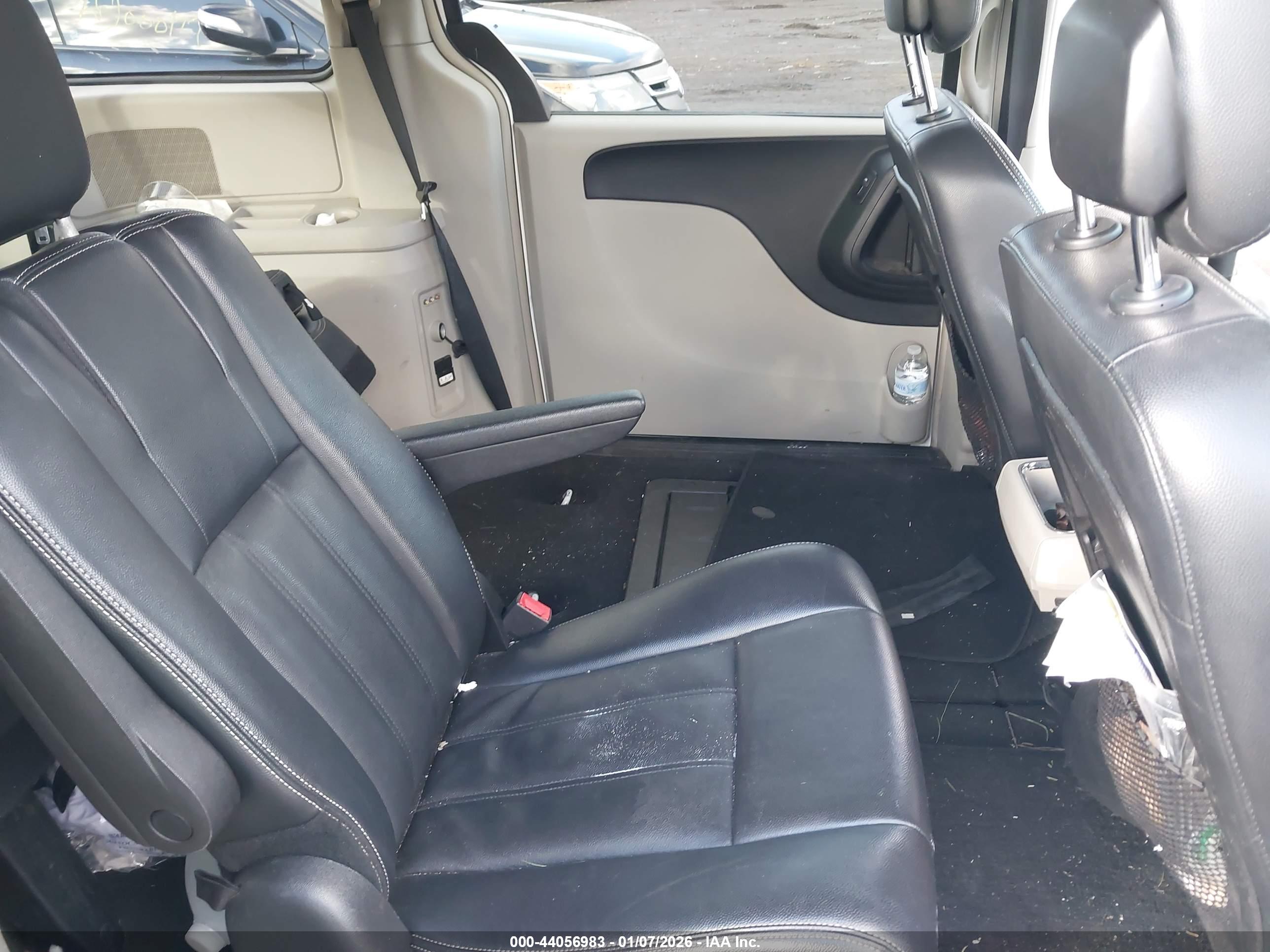CHRYSLER TOWN image 8