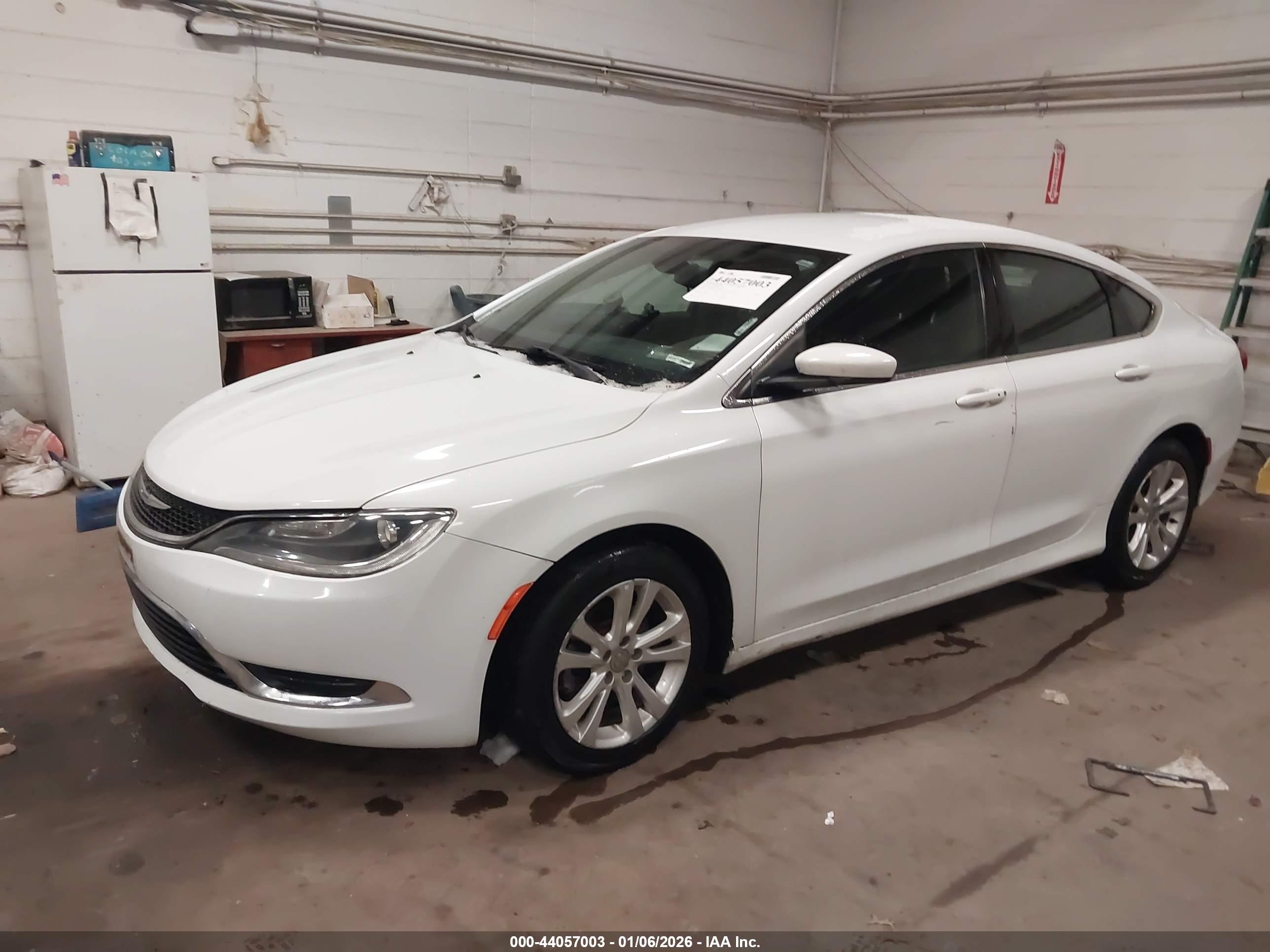 CHRYSLER 200 image 2