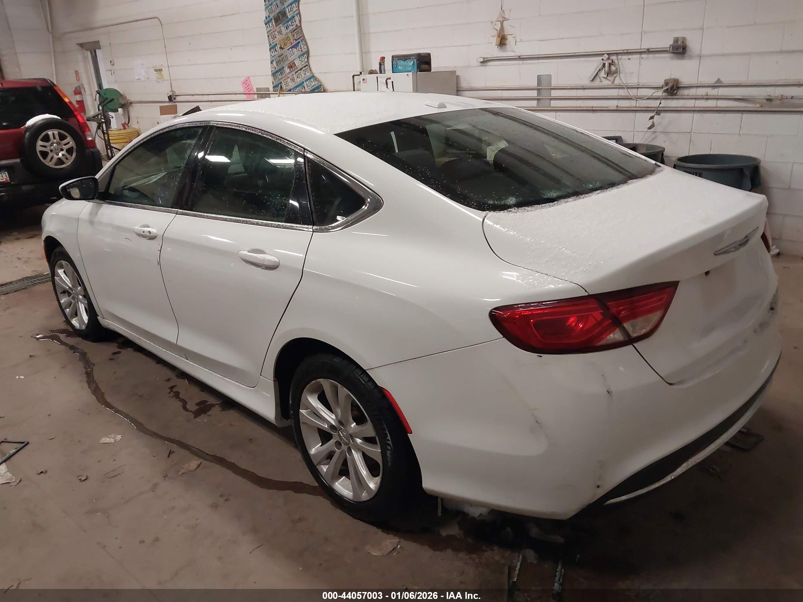 CHRYSLER 200 image 3