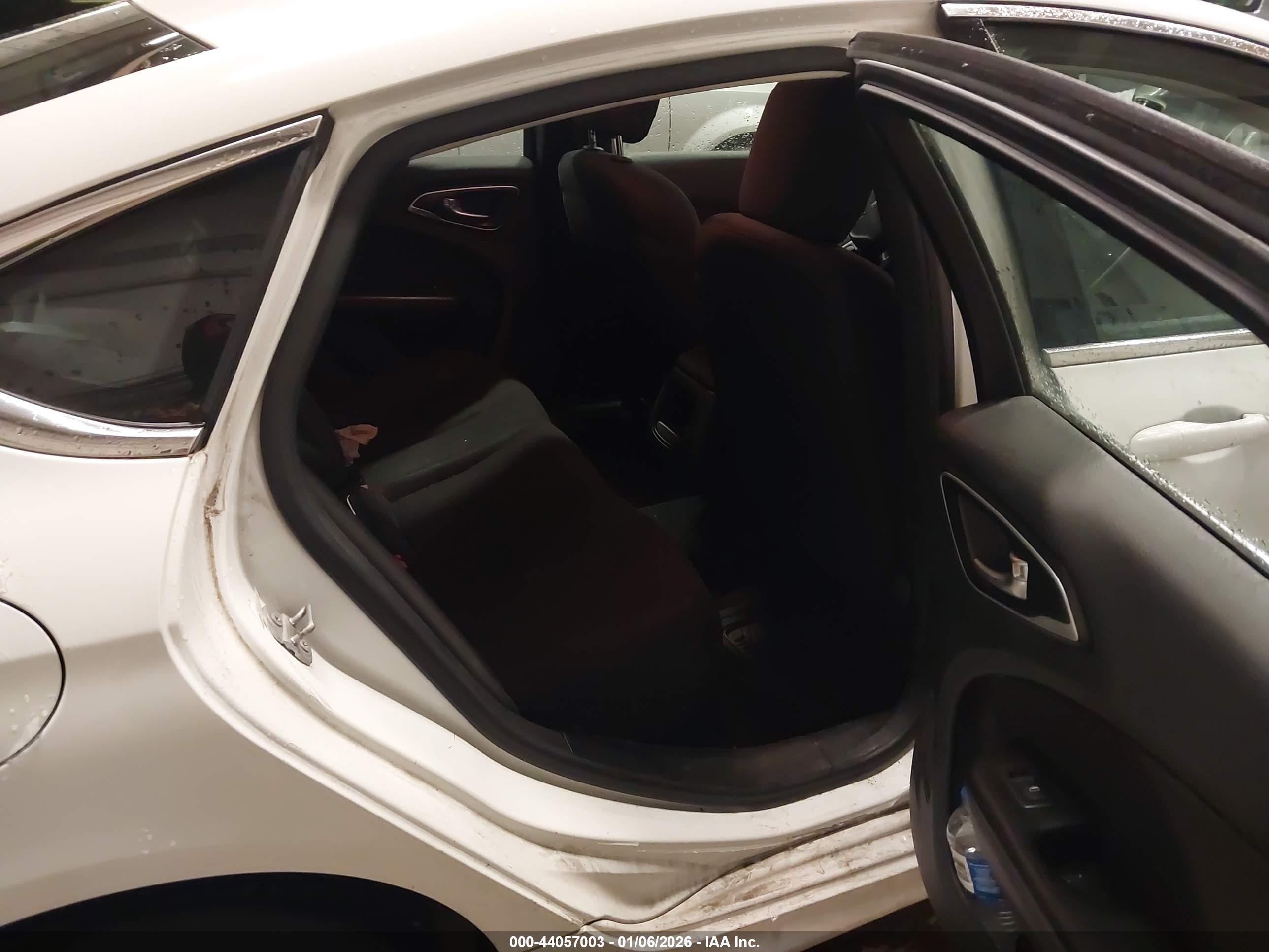 CHRYSLER 200 image 8