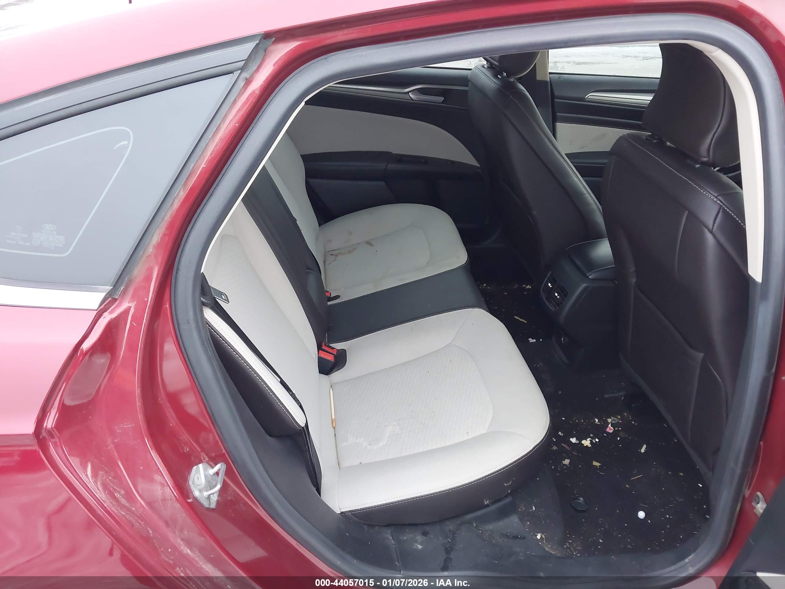 FORD FUSION image 8