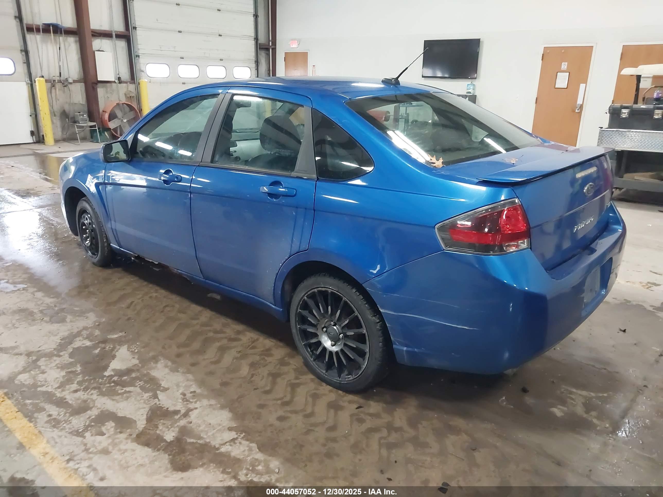FORD FOCUS image 3