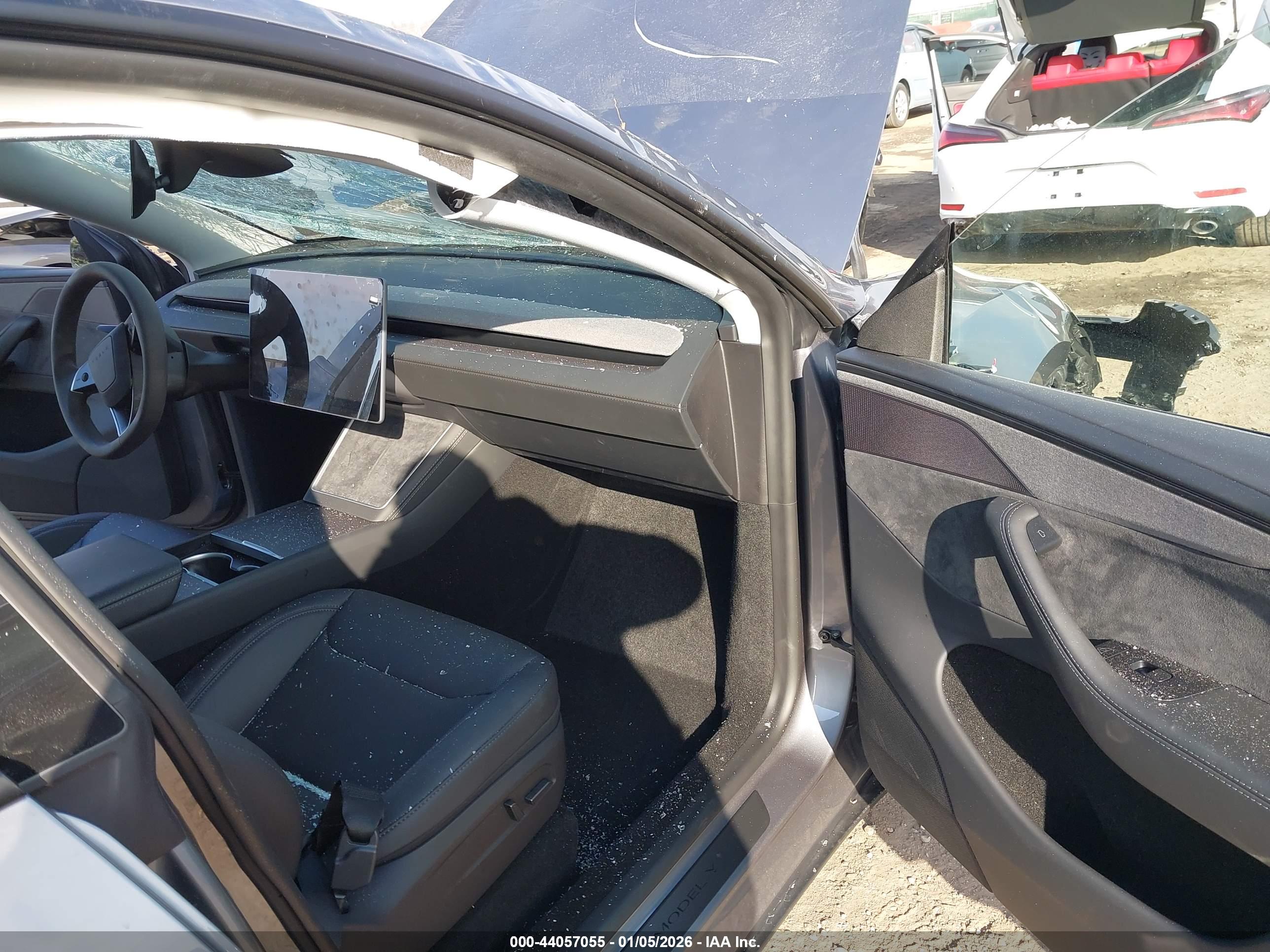 TESLA MODEL image 5