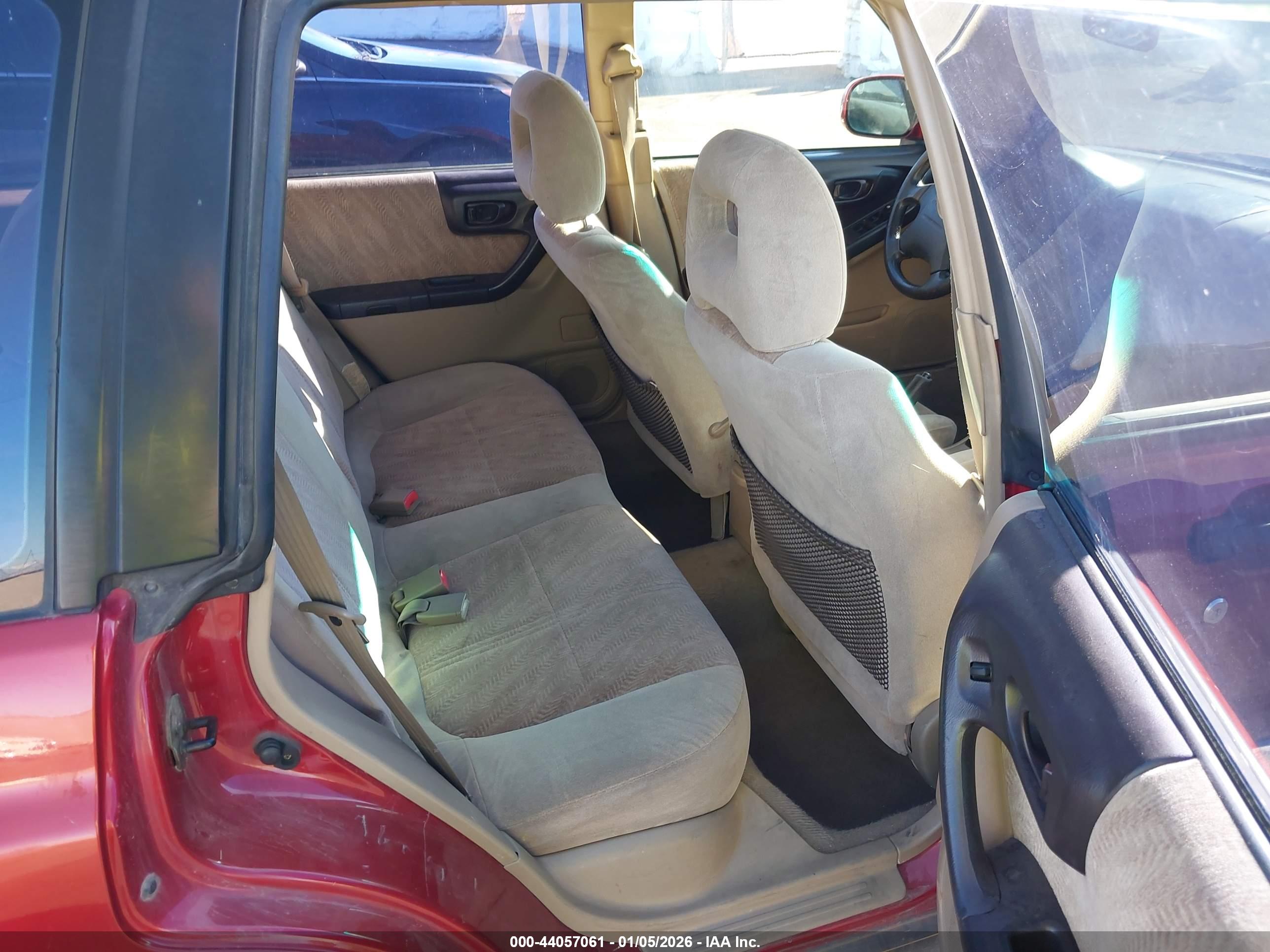 SUBARU FORESTER image 8