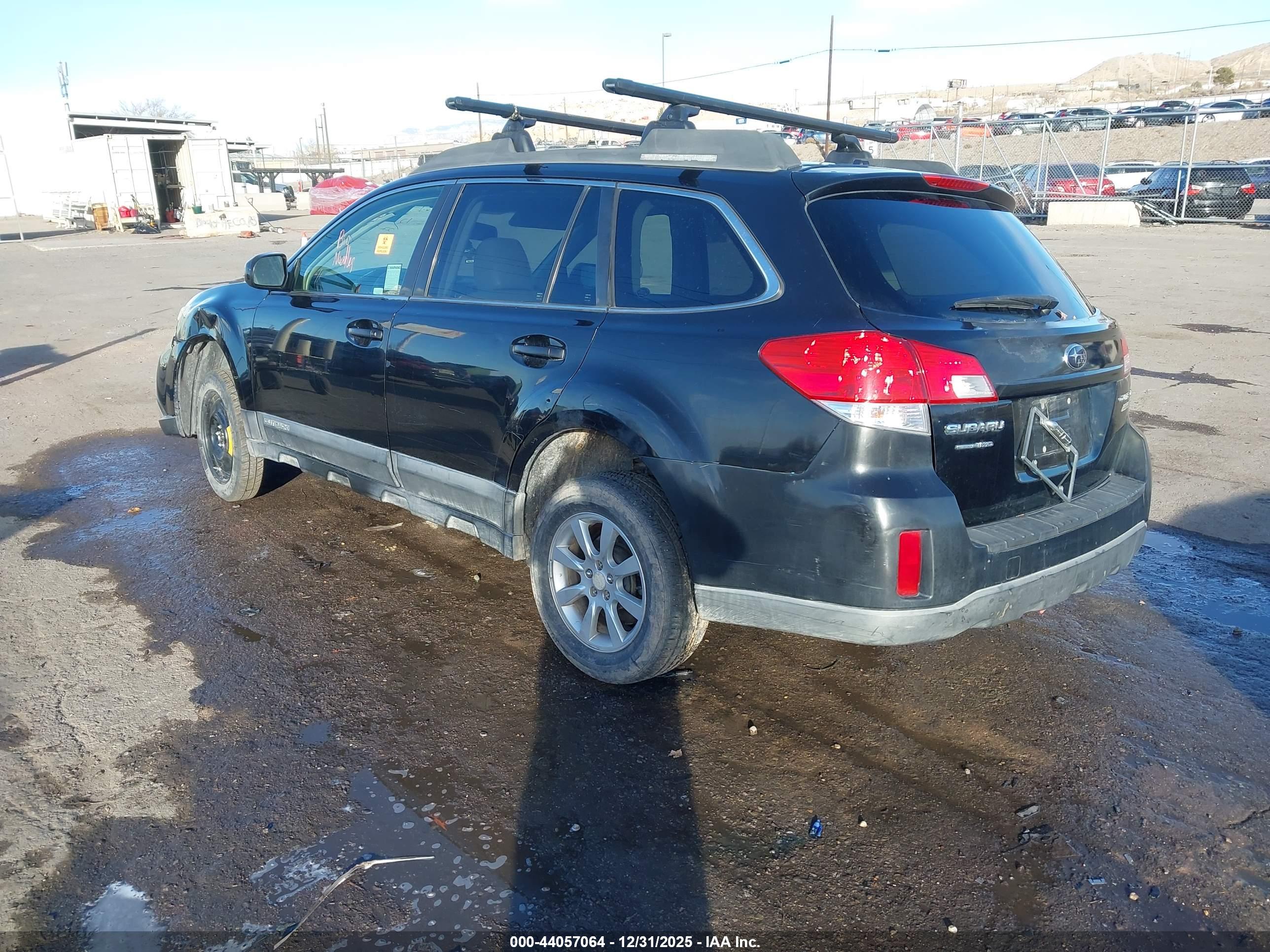 SUBARU OUTBACK image 3
