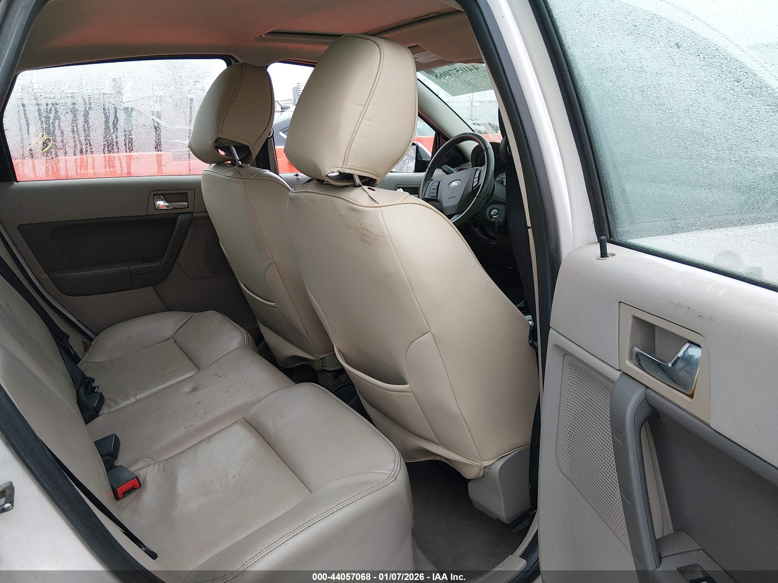 FORD FOCUS image 8