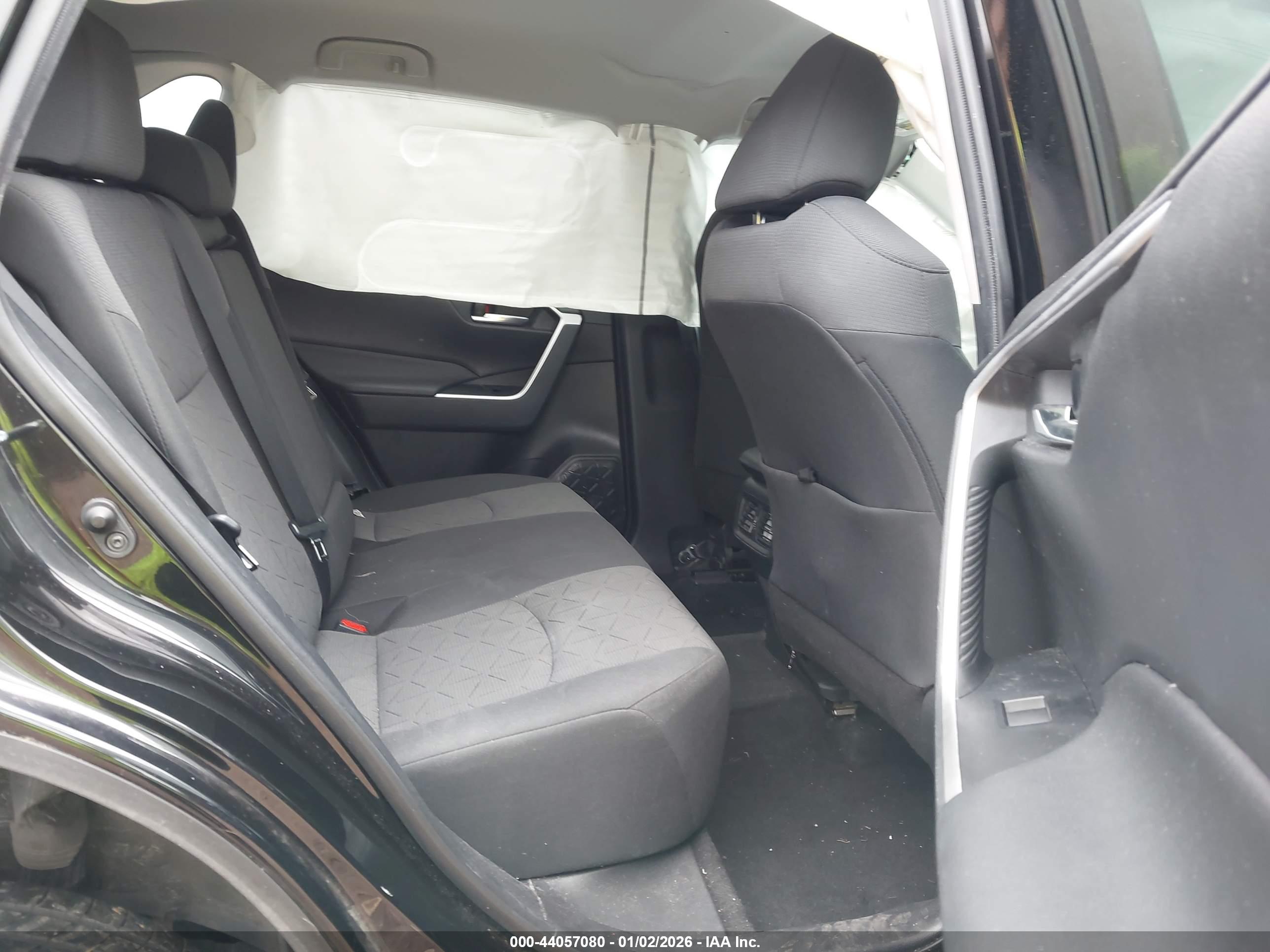TOYOTA RAV4 image 8