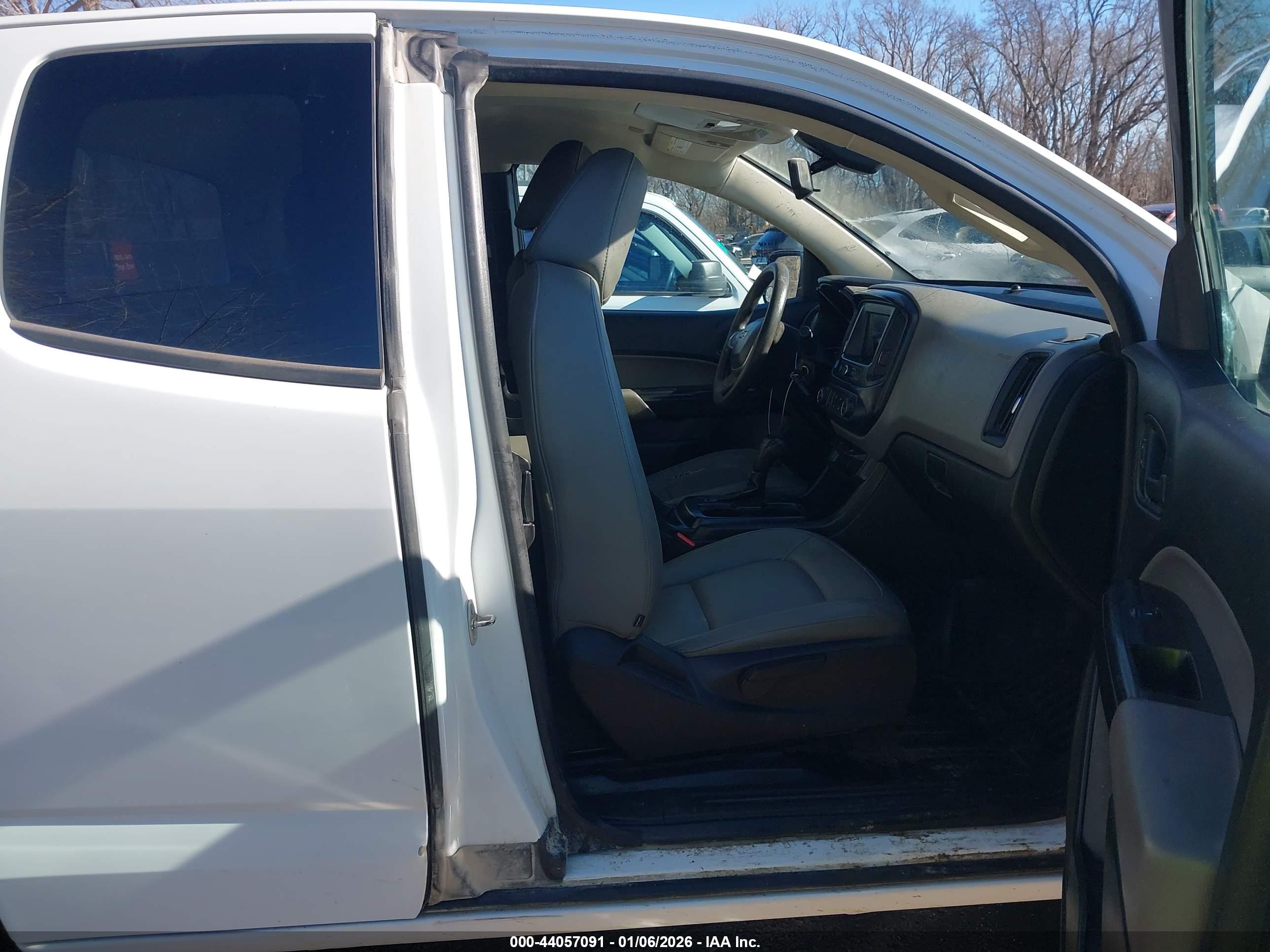CHEVROLET COLORADO image 5