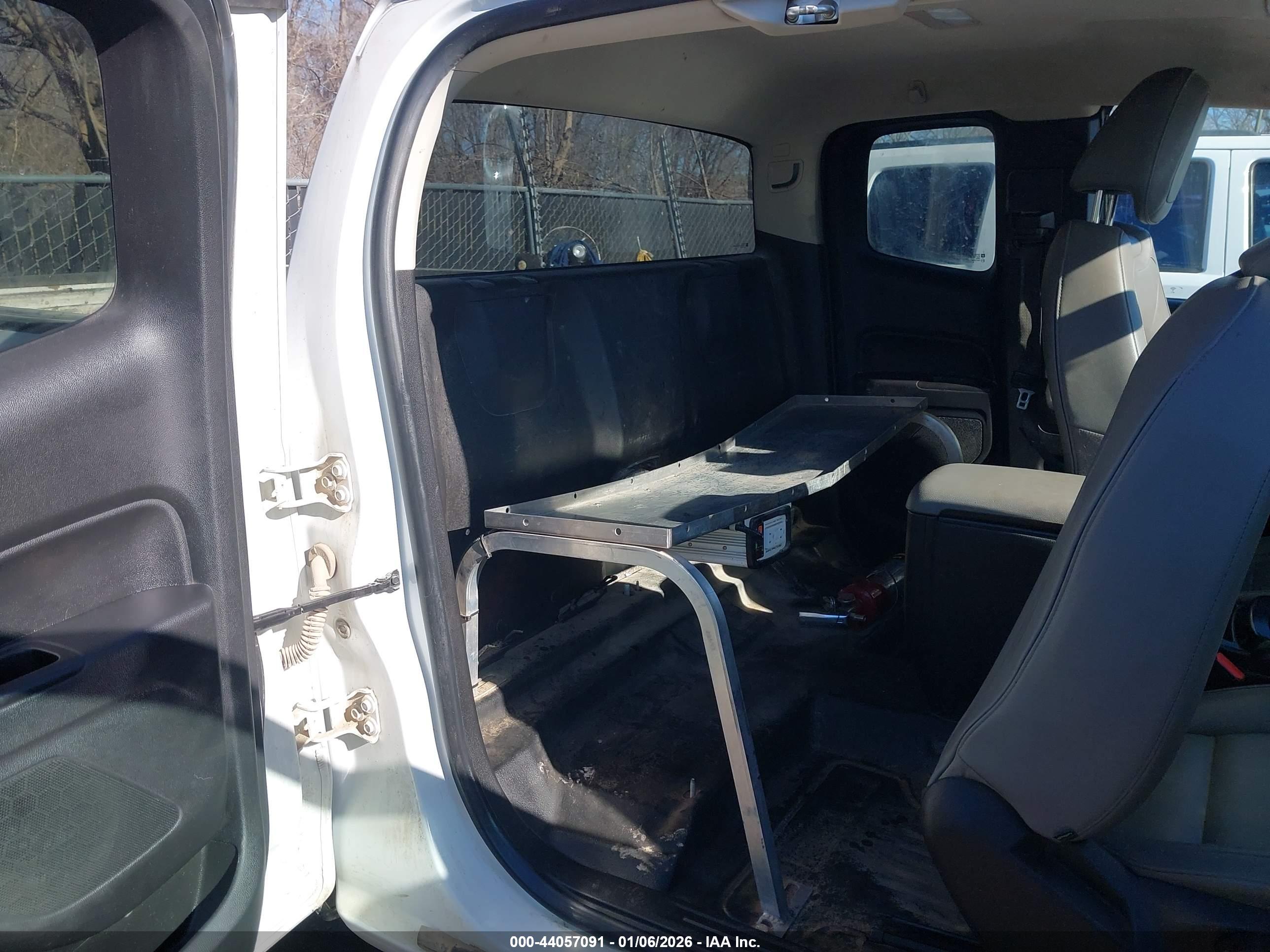 CHEVROLET COLORADO image 8