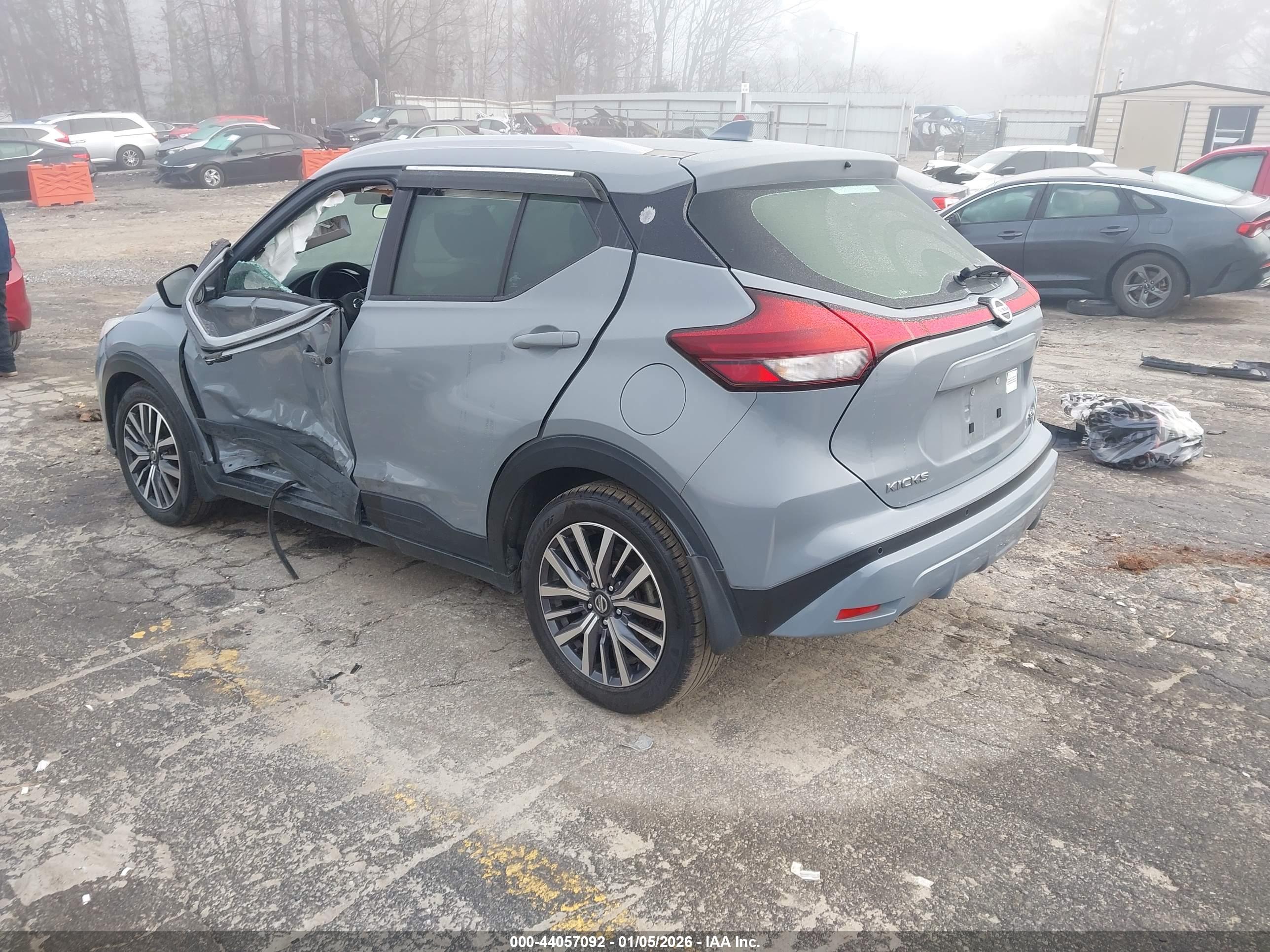 NISSAN KICKS image 3