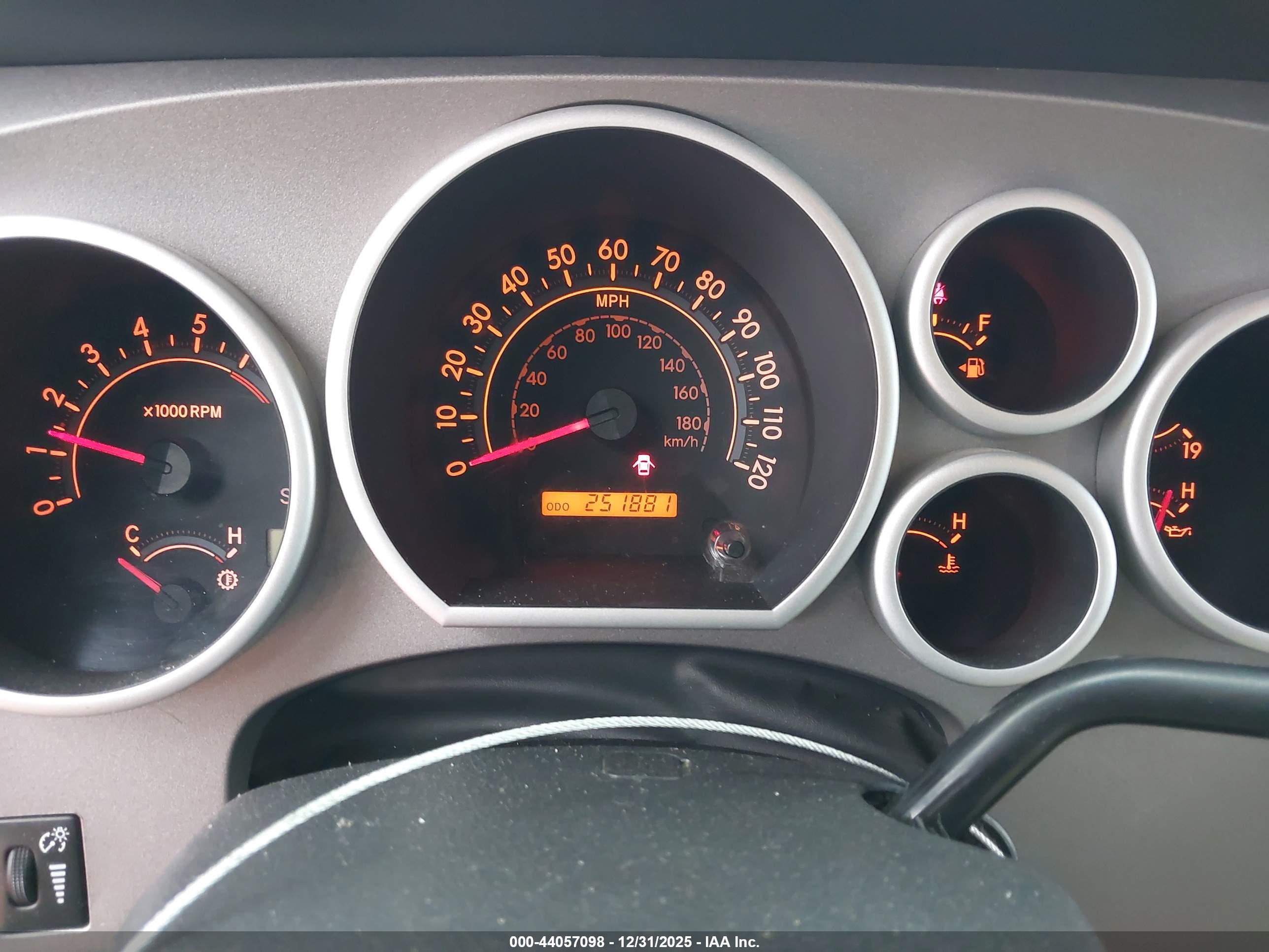 TOYOTA TUNDRA image 7