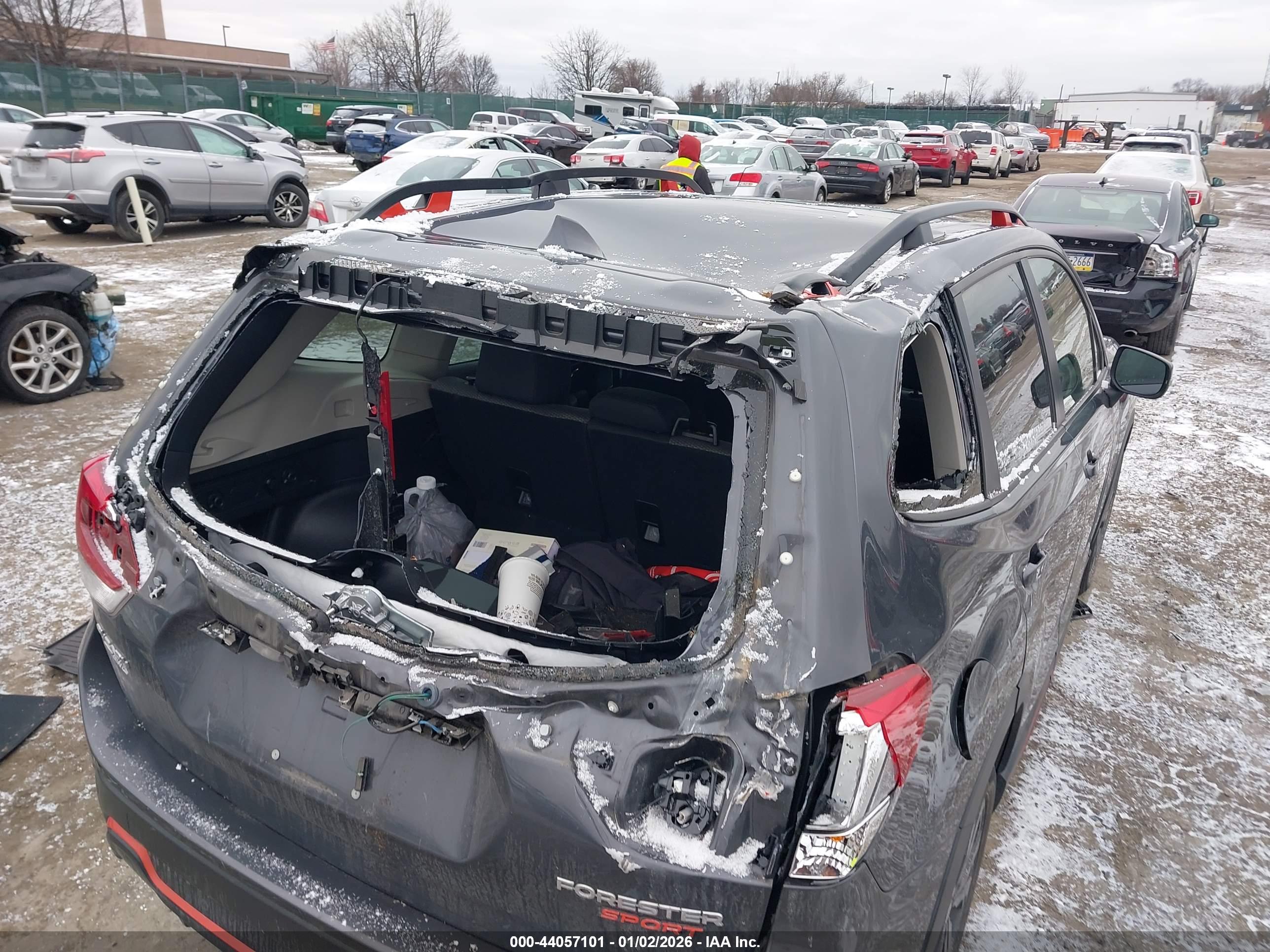 SUBARU FORESTER image 6