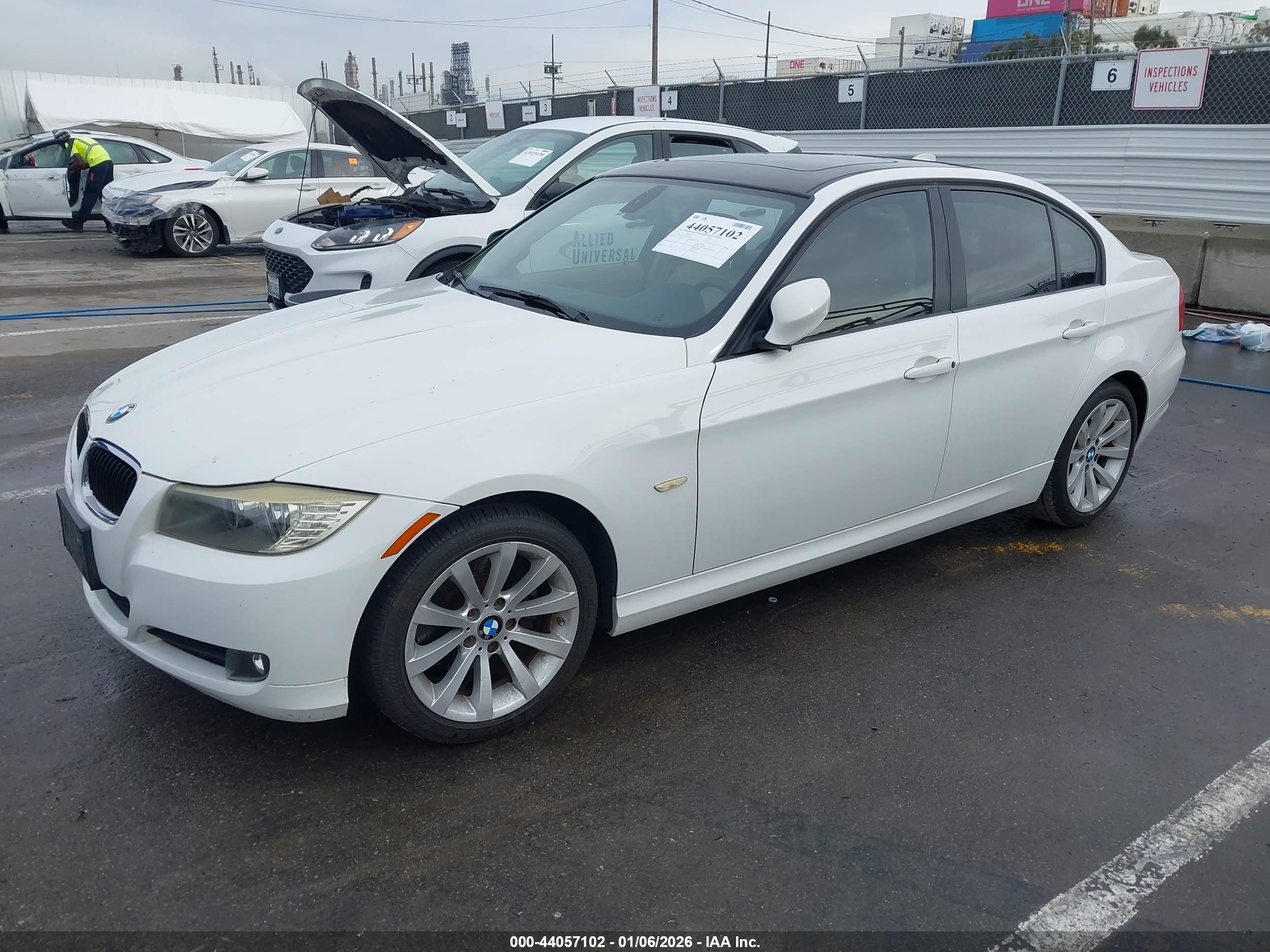 BMW 328I image 2