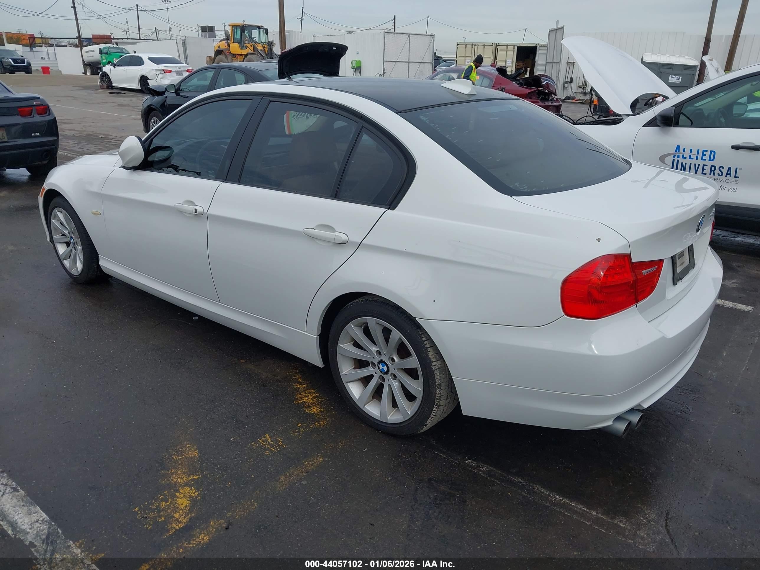 BMW 328I image 3