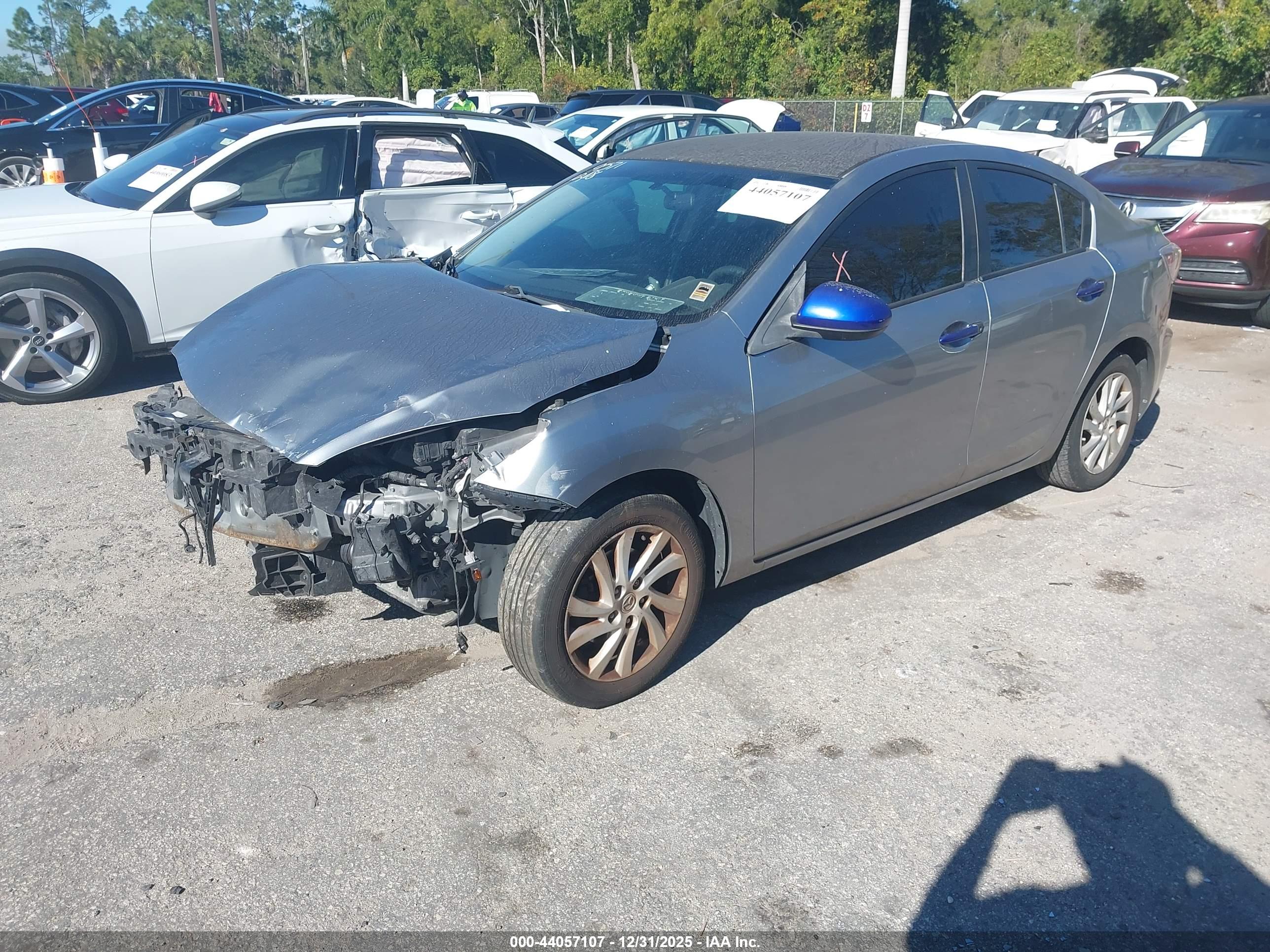MAZDA MAZDA3 image 2