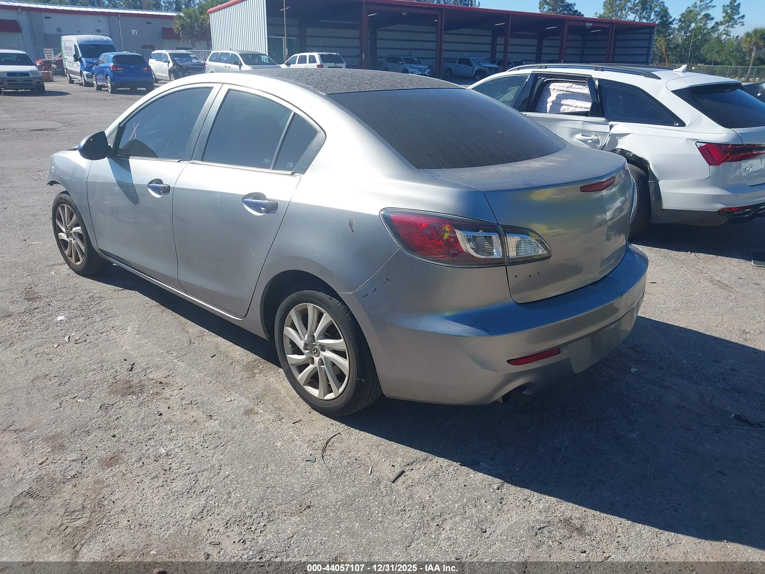 MAZDA MAZDA3 image 3