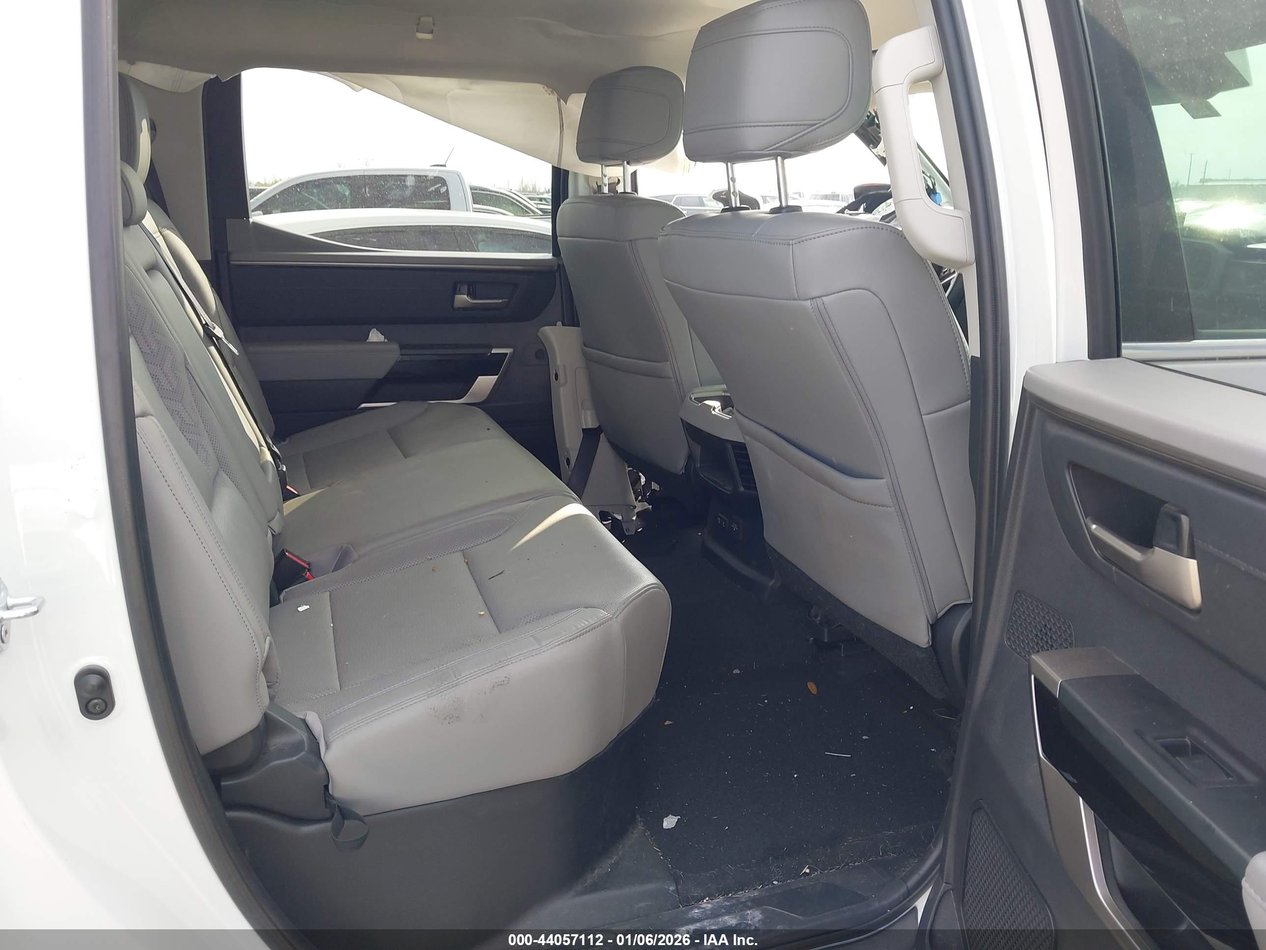 TOYOTA TUNDRA image 8