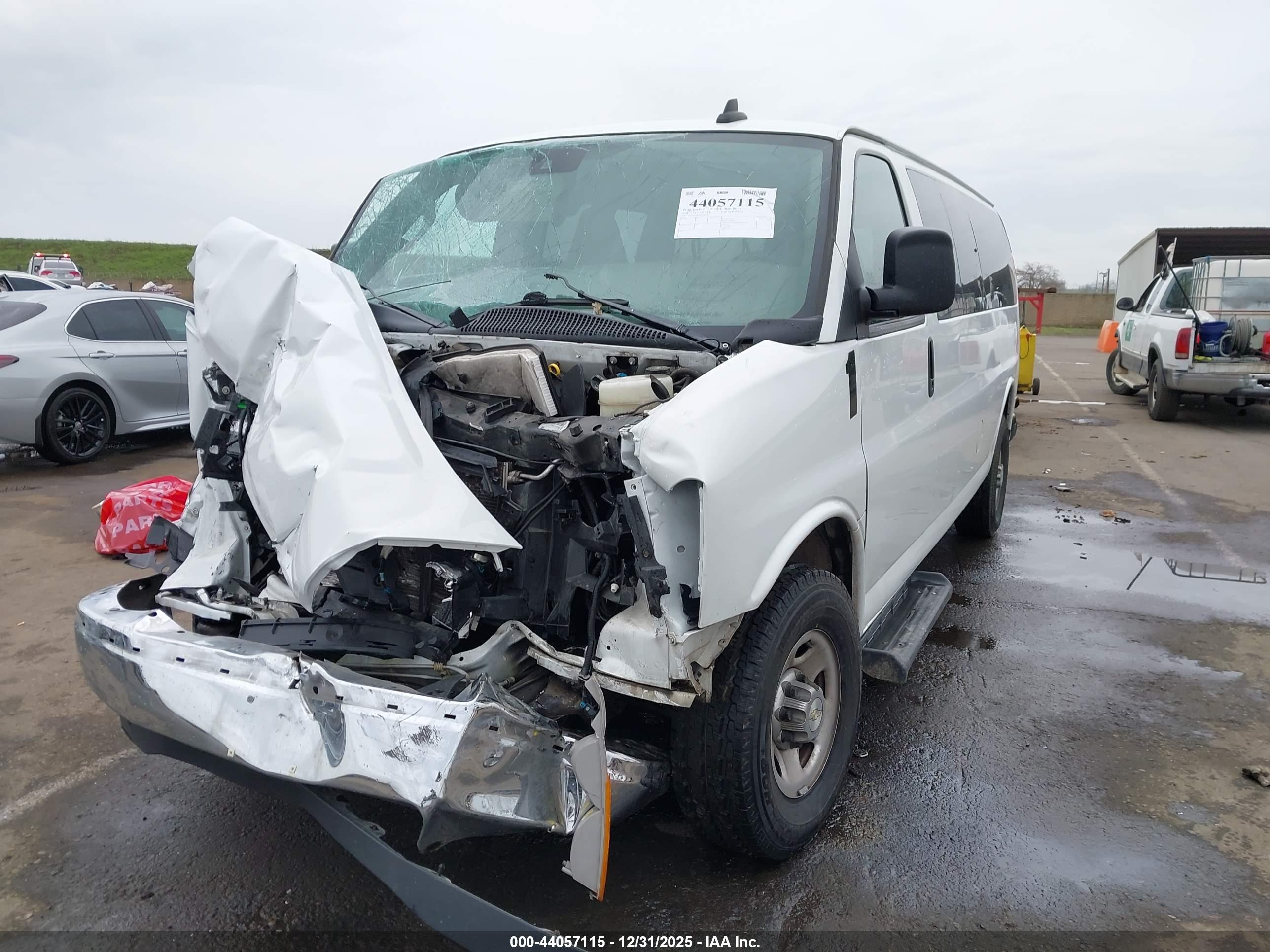 CHEVROLET EXPRESS image 2
