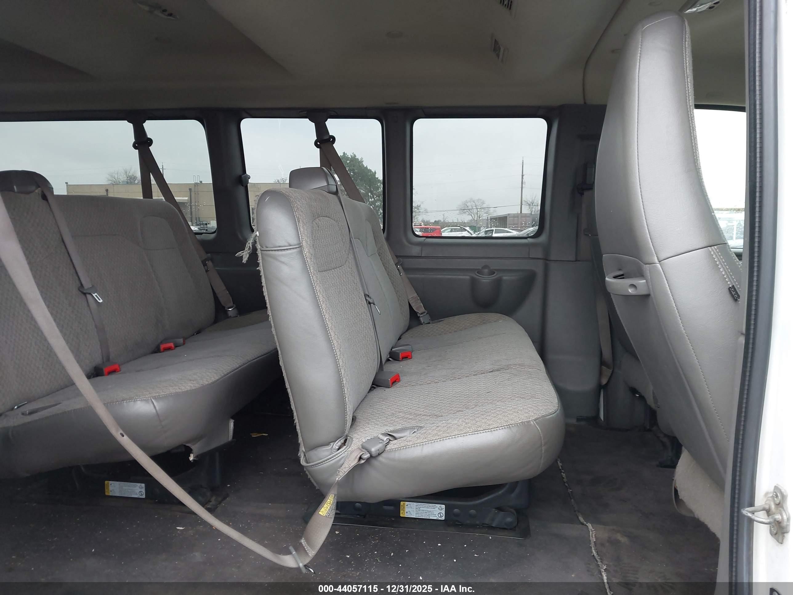 CHEVROLET EXPRESS image 8