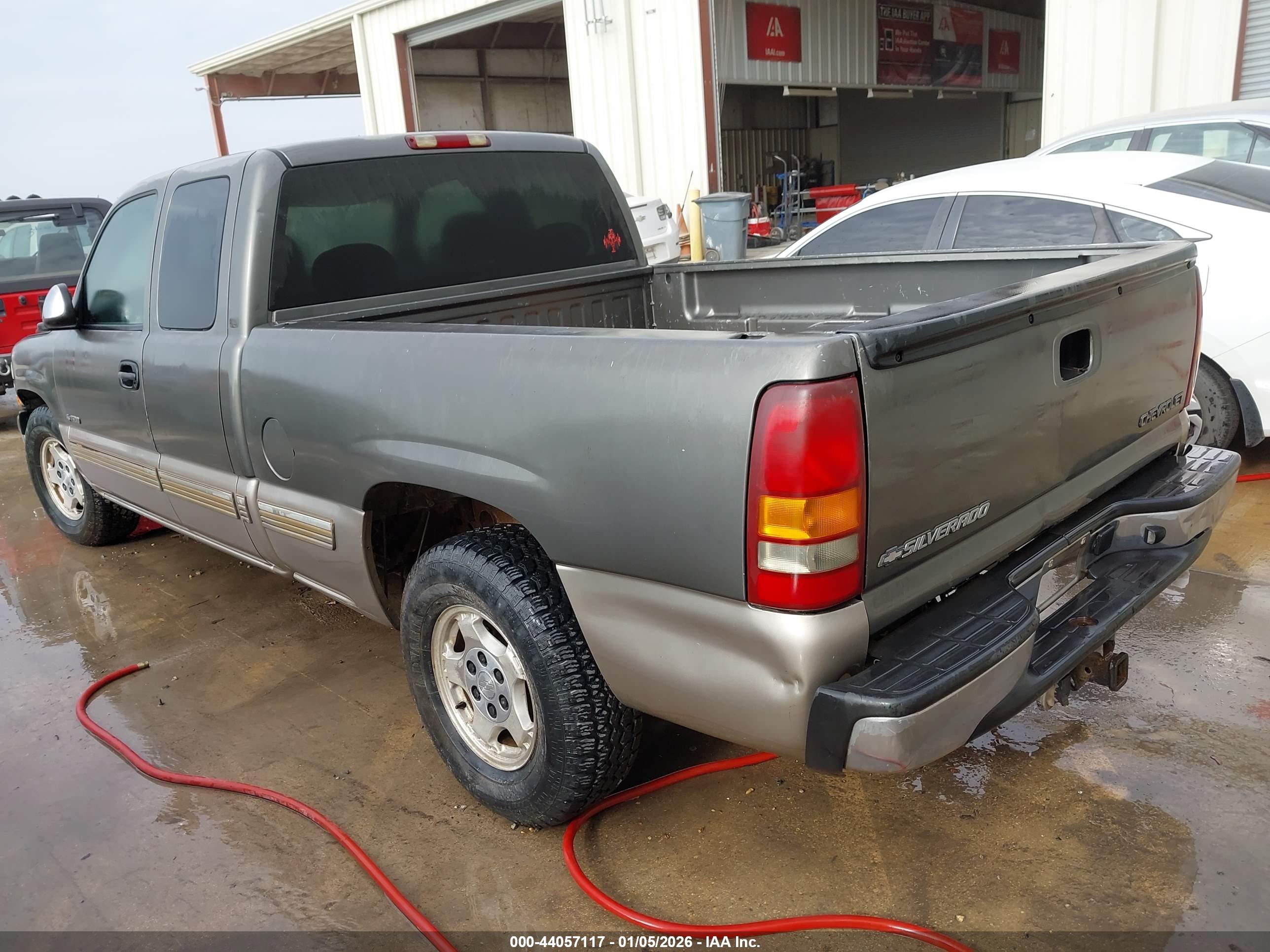 CHEVROLET SILVERADO image 3