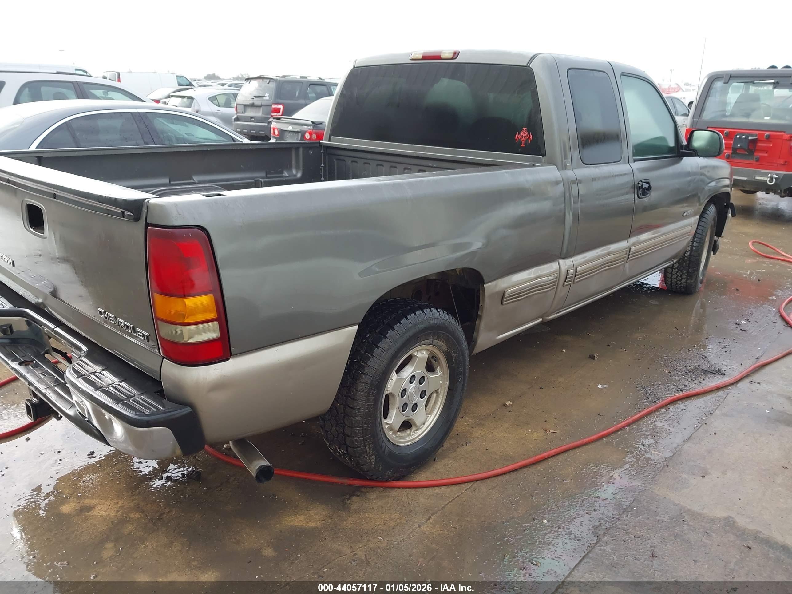 CHEVROLET SILVERADO image 4