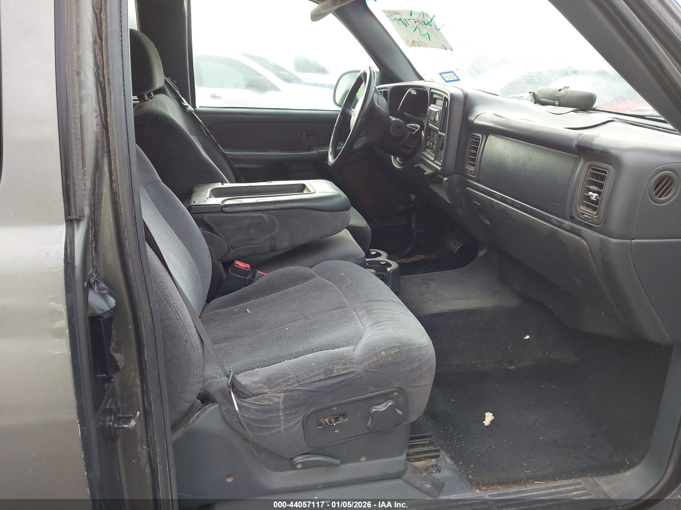 CHEVROLET SILVERADO image 5