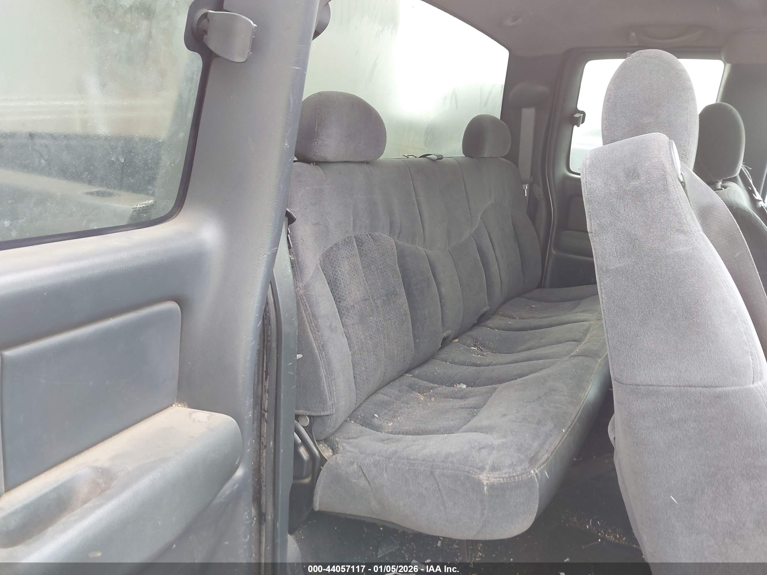 CHEVROLET SILVERADO image 8