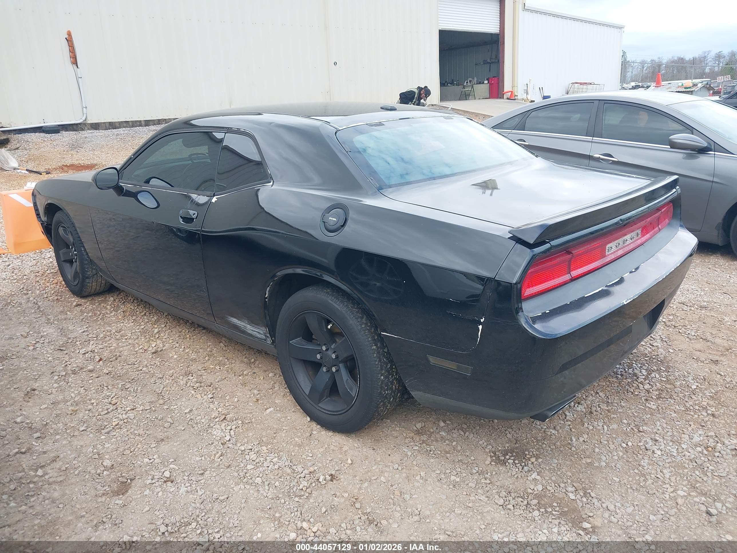 DODGE CHALLENGER image 3
