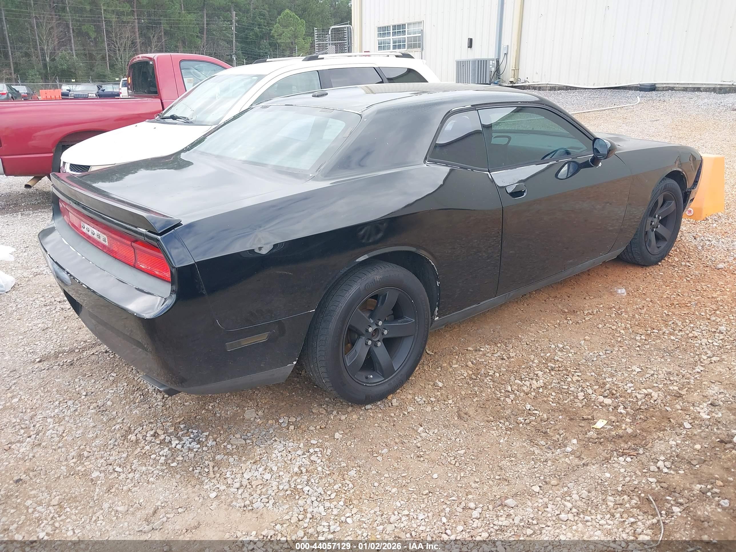 DODGE CHALLENGER image 4