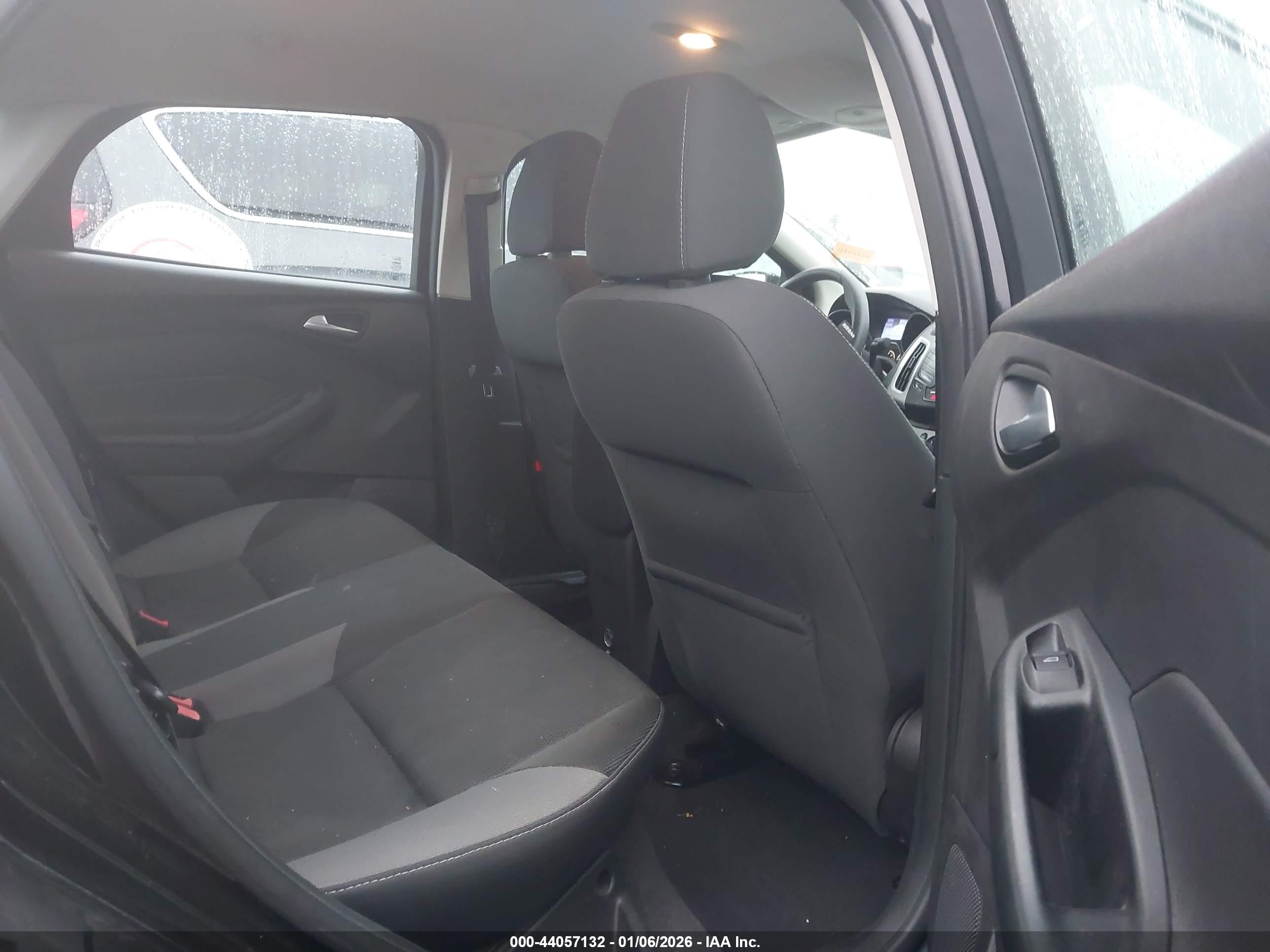FORD FOCUS image 8