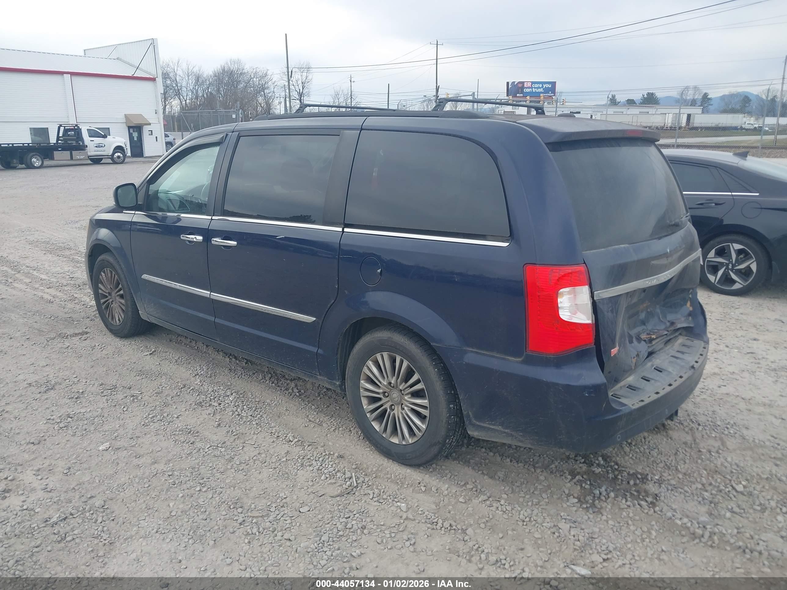 CHRYSLER TOWN image 3