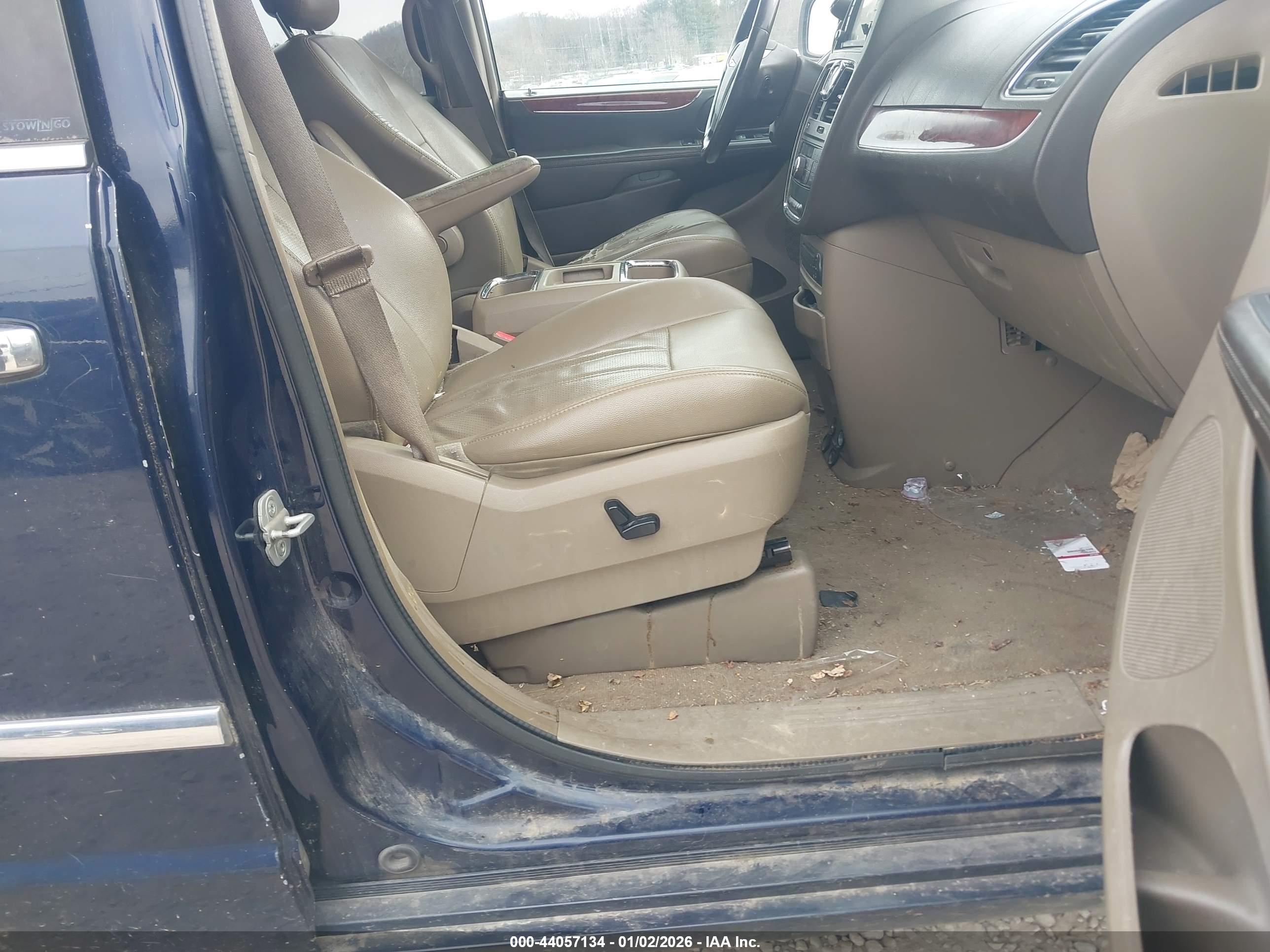 CHRYSLER TOWN image 5