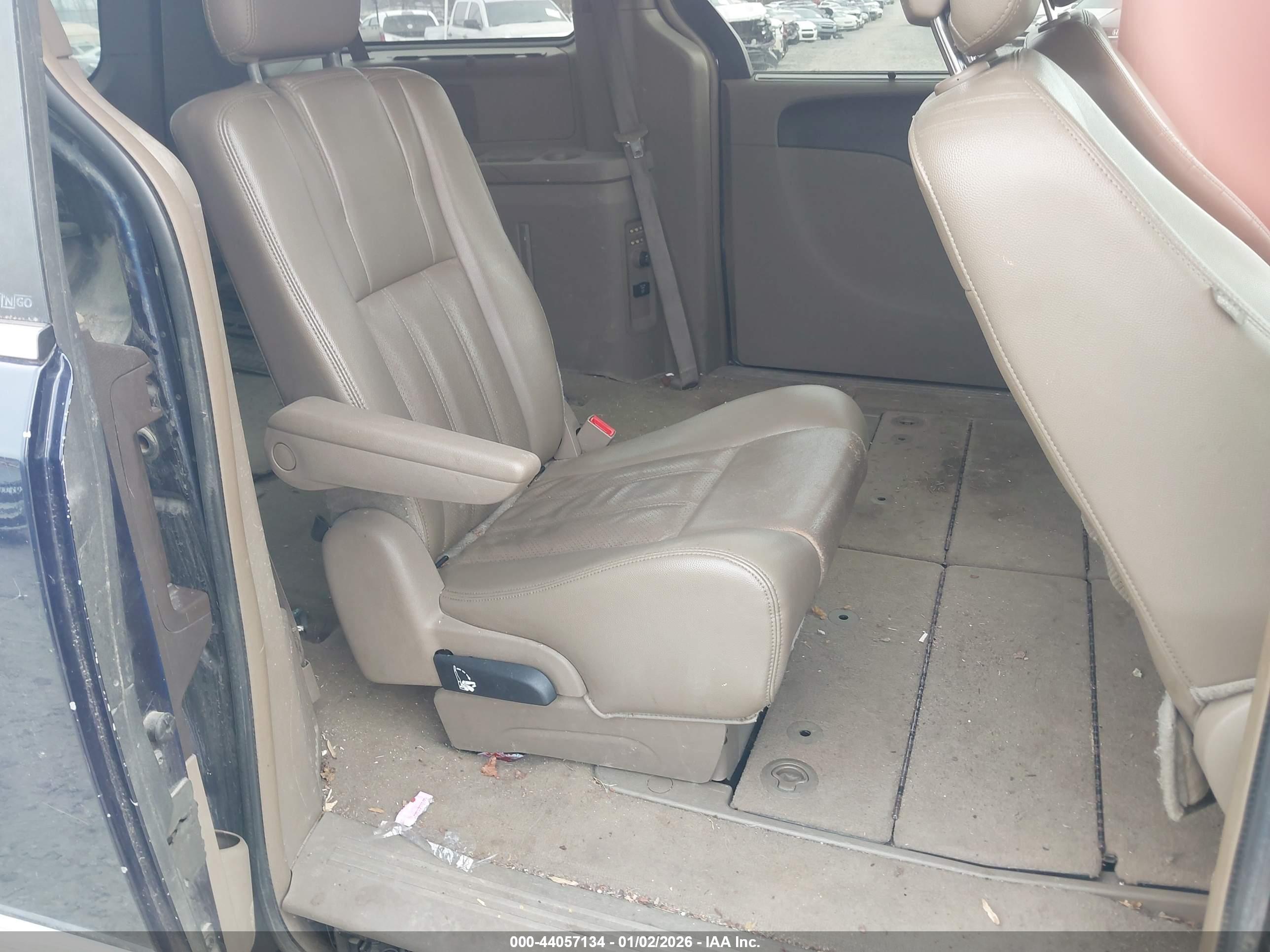 CHRYSLER TOWN image 8