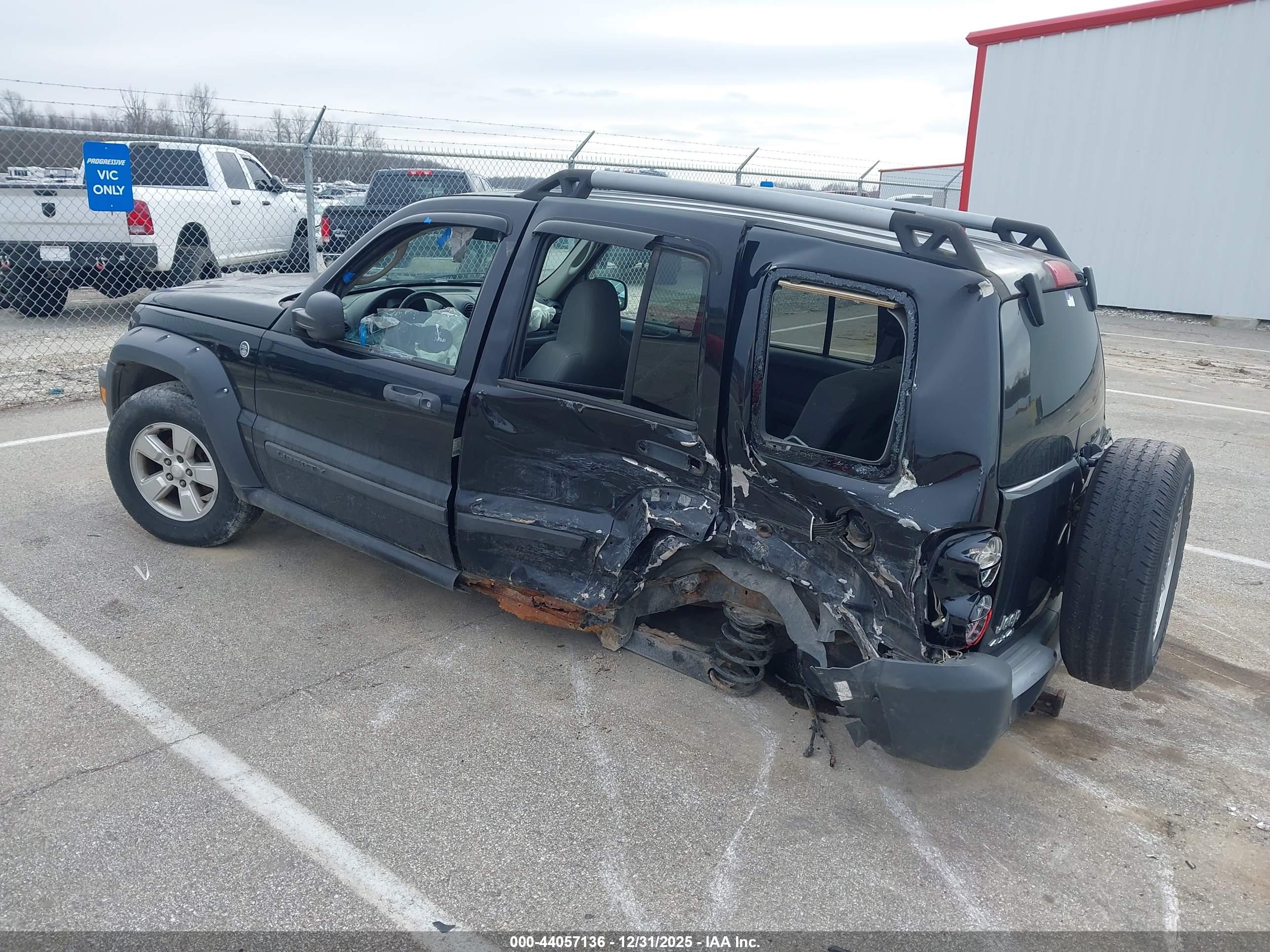 JEEP LIBERTY image 3