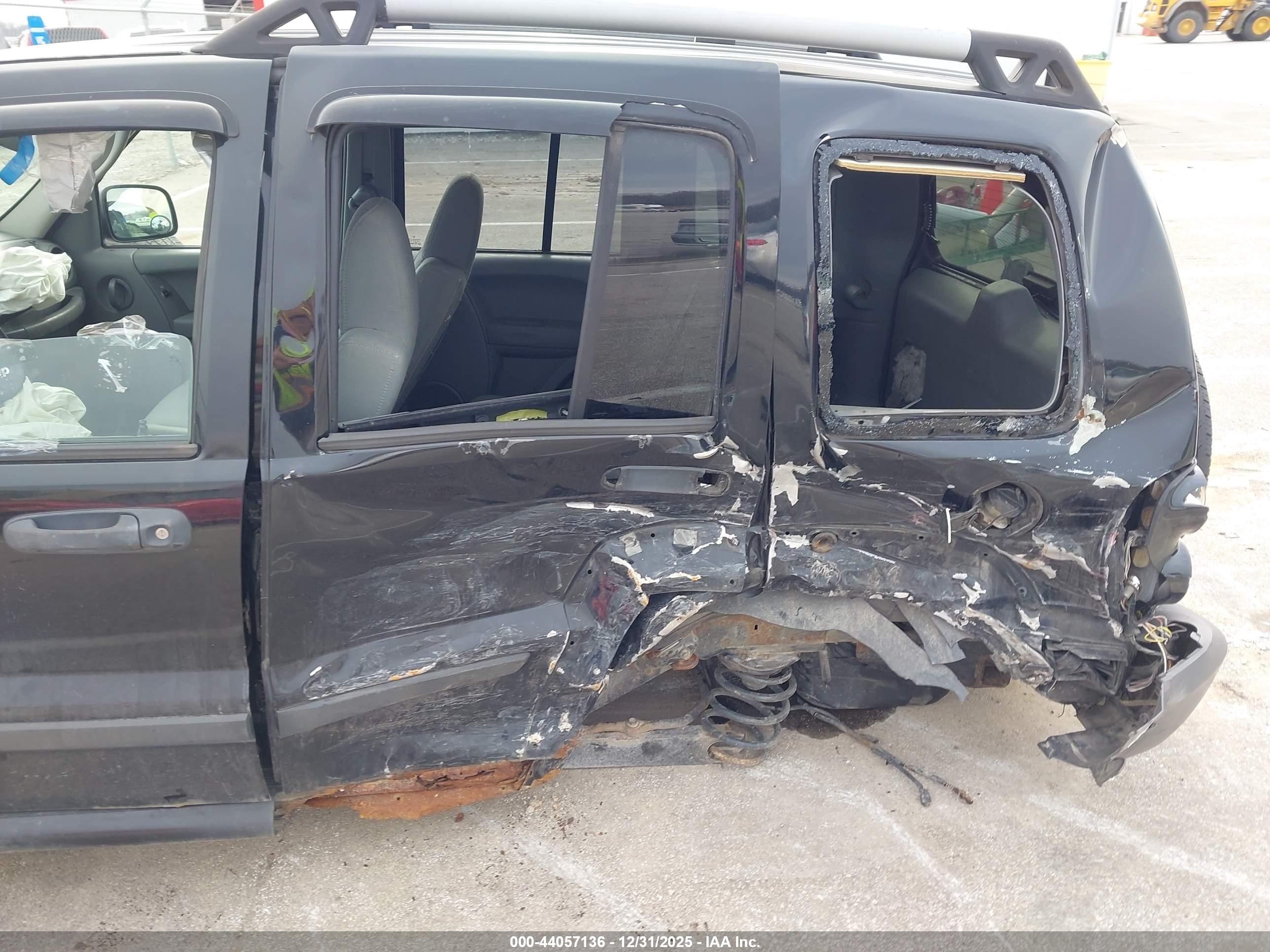 JEEP LIBERTY image 6