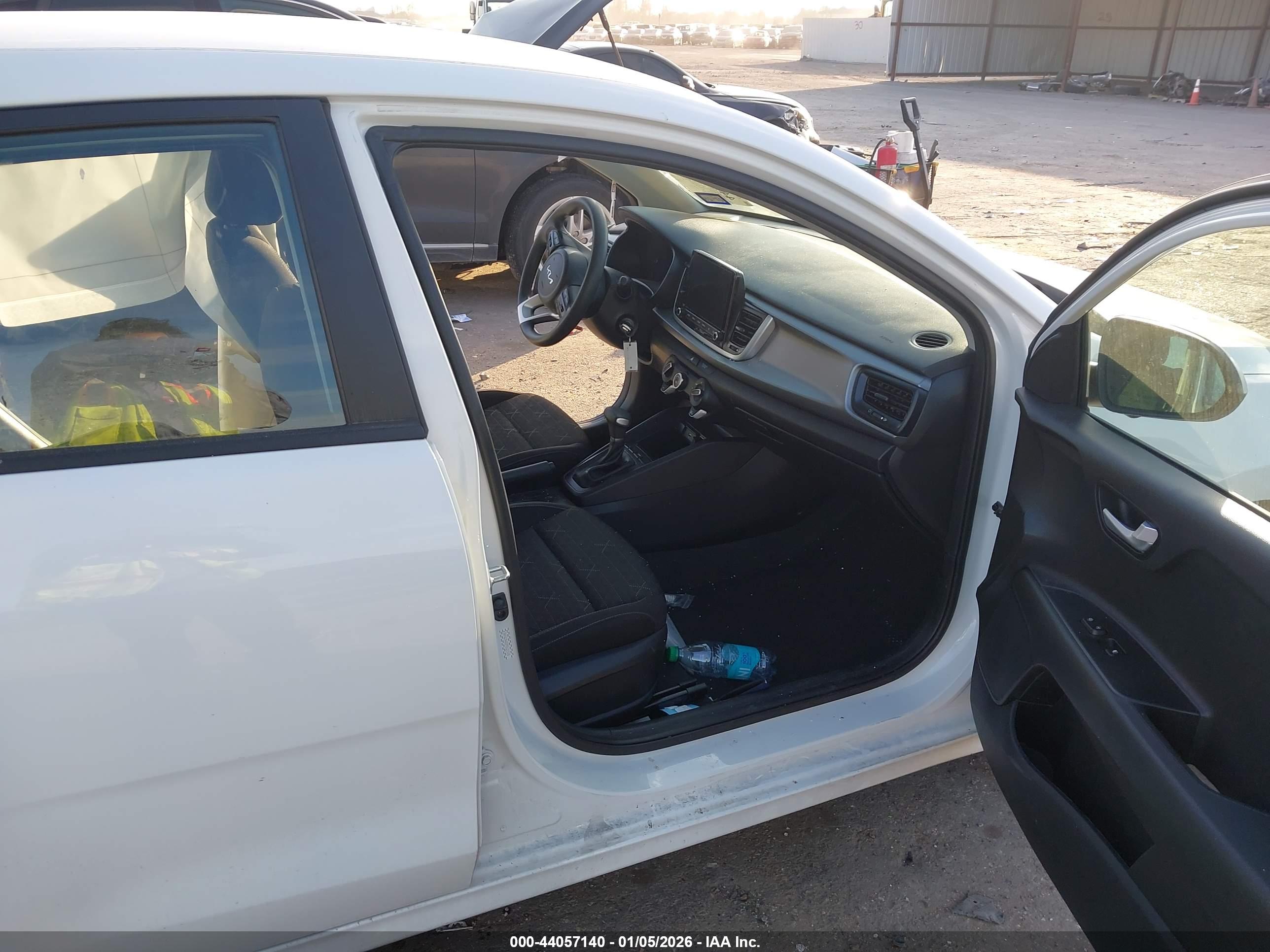 KIA RIO image 5