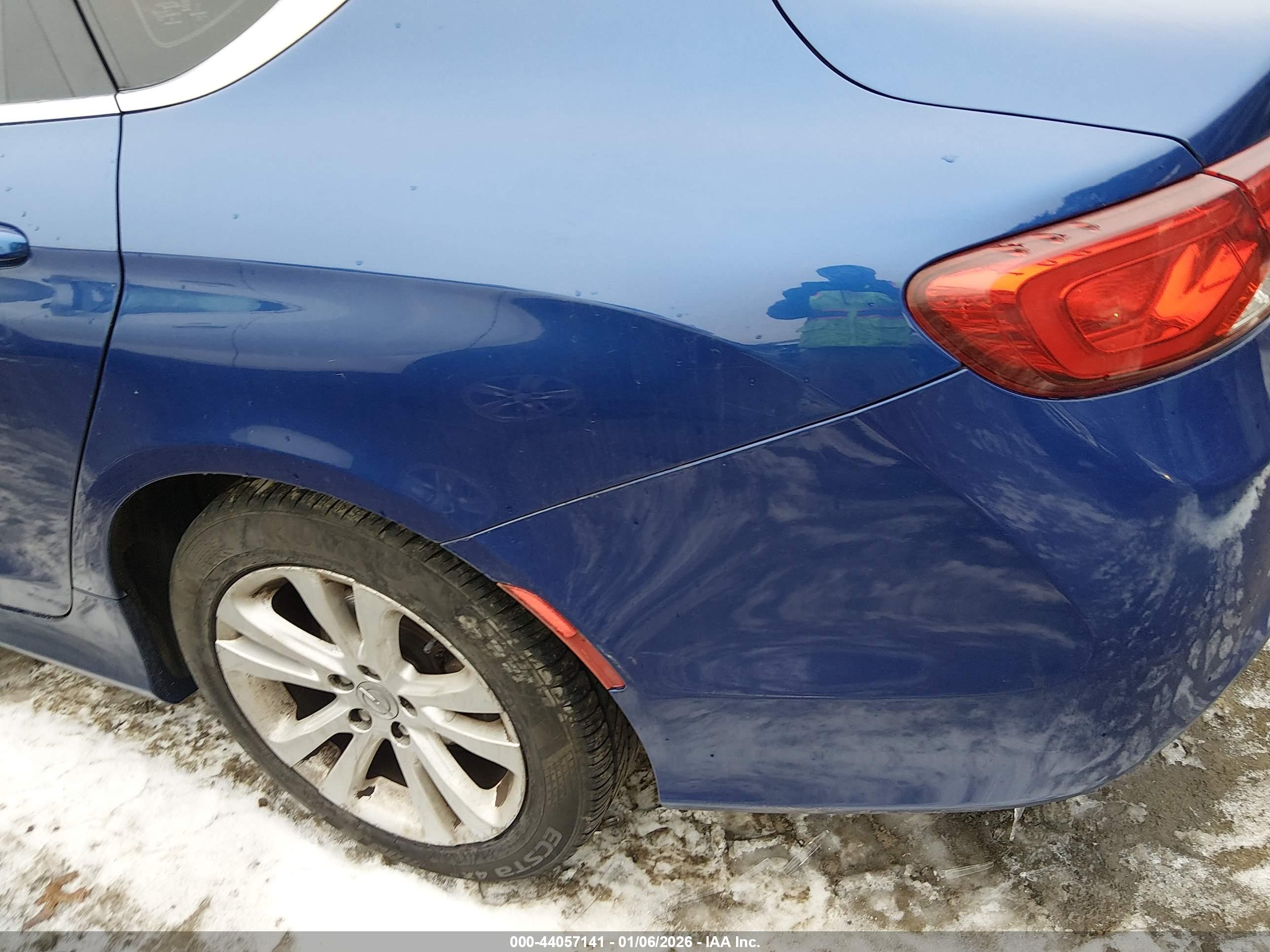 CHRYSLER 200 image 3