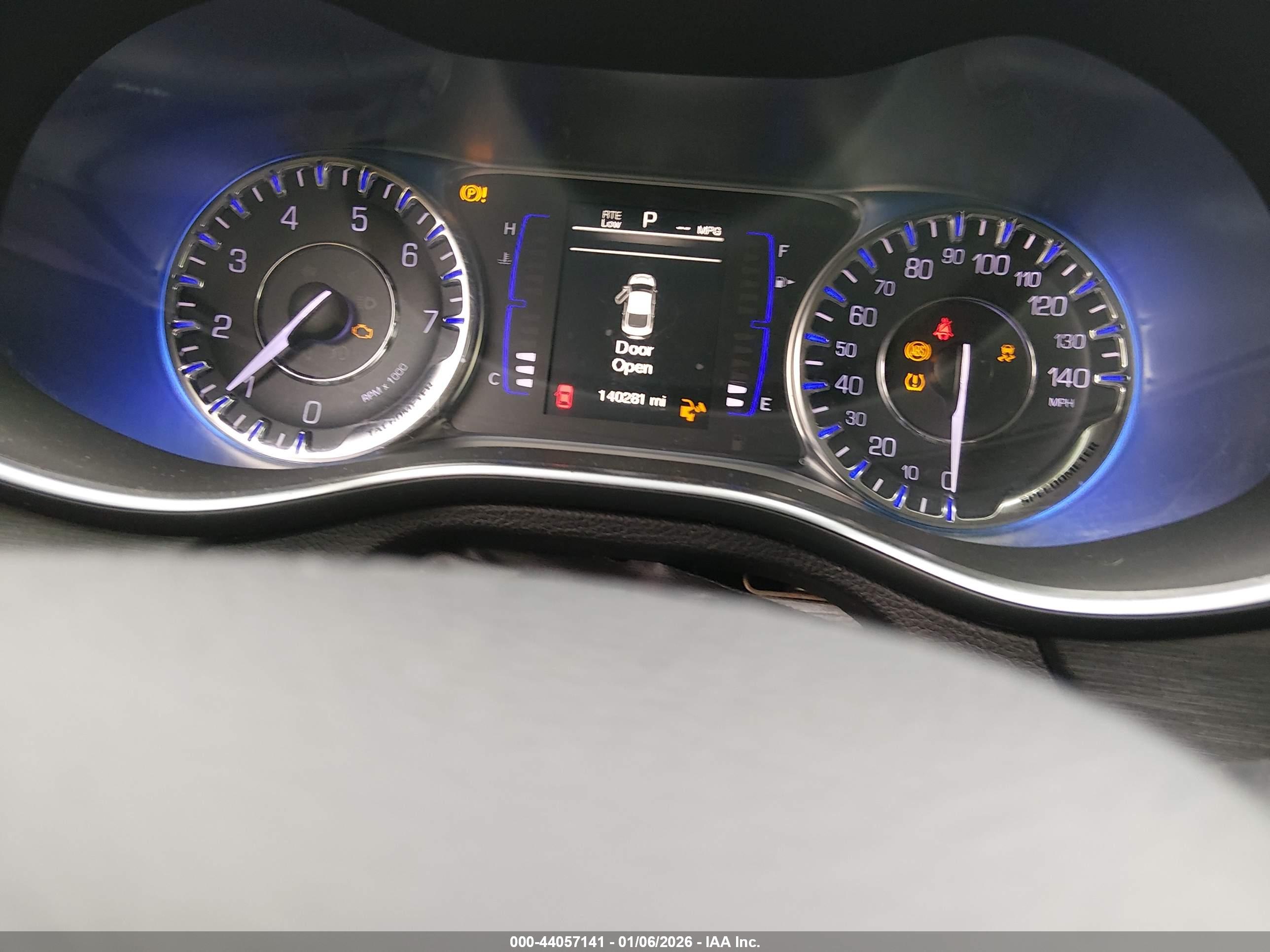 CHRYSLER 200 image 7