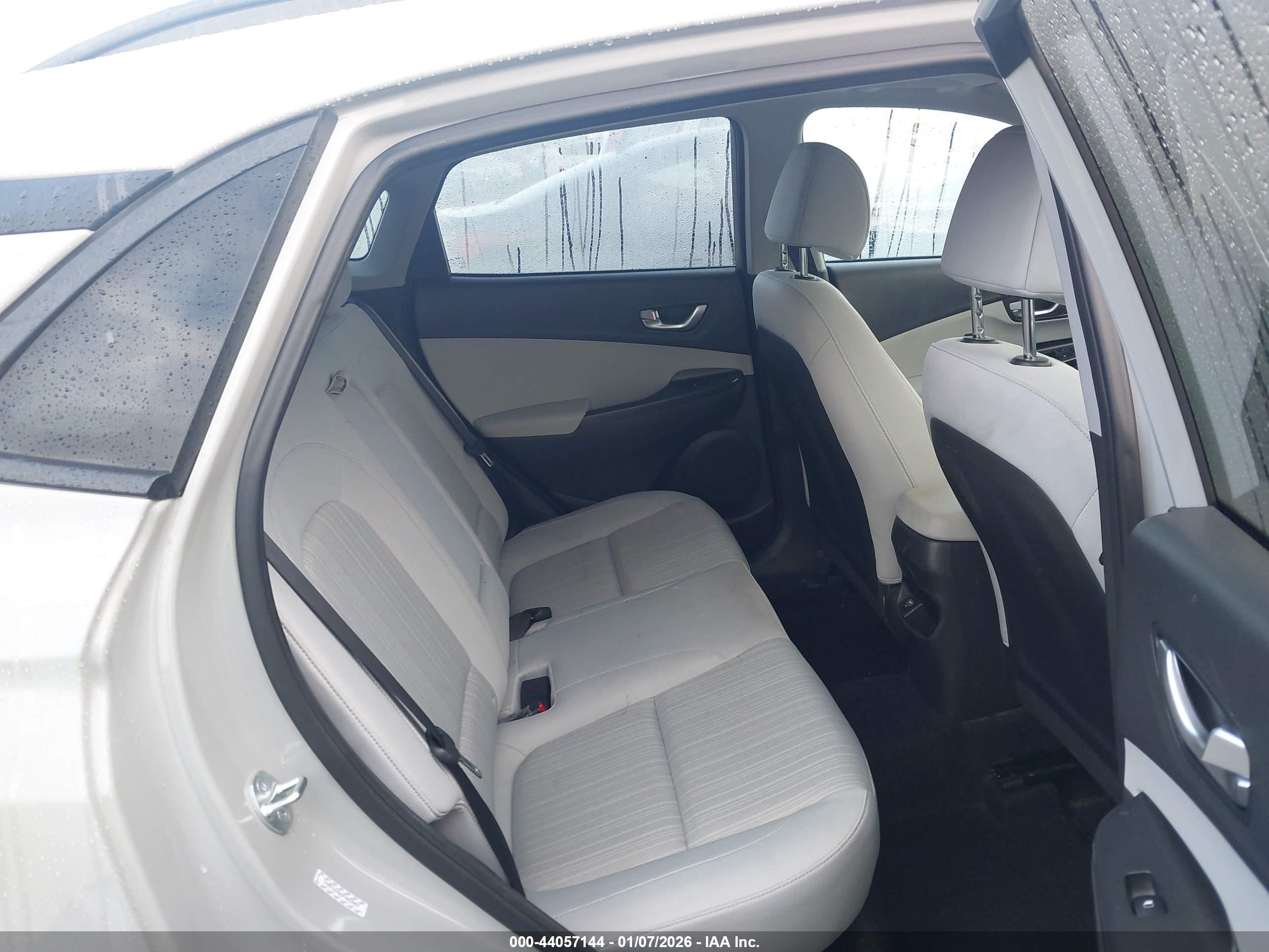 HYUNDAI KONA image 8