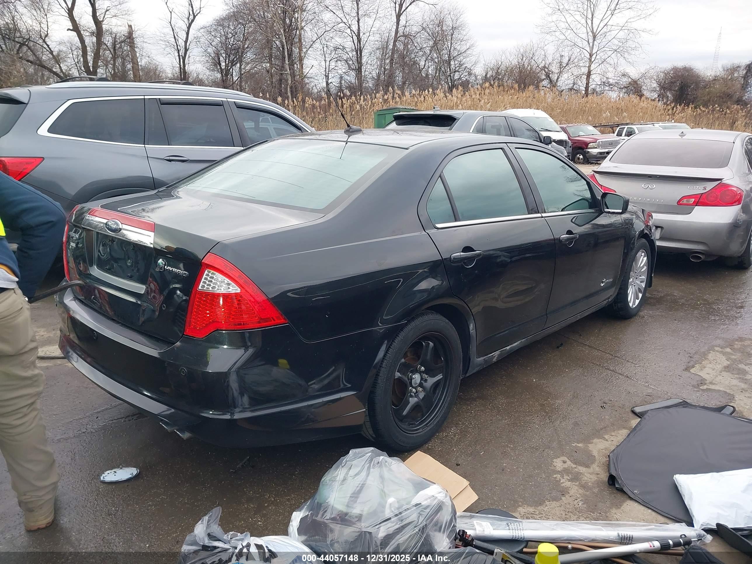 FORD FUSION image 4