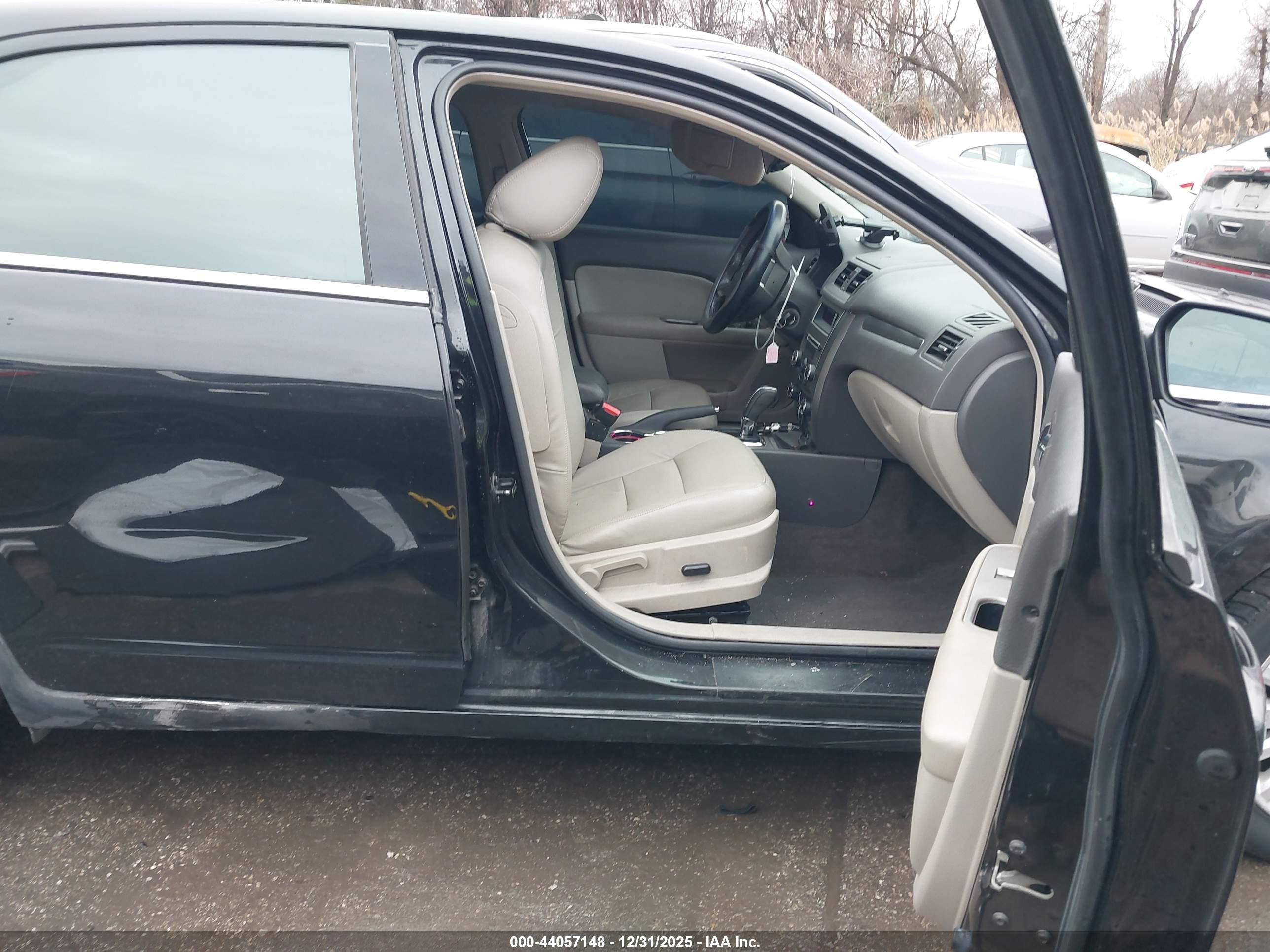 FORD FUSION image 5
