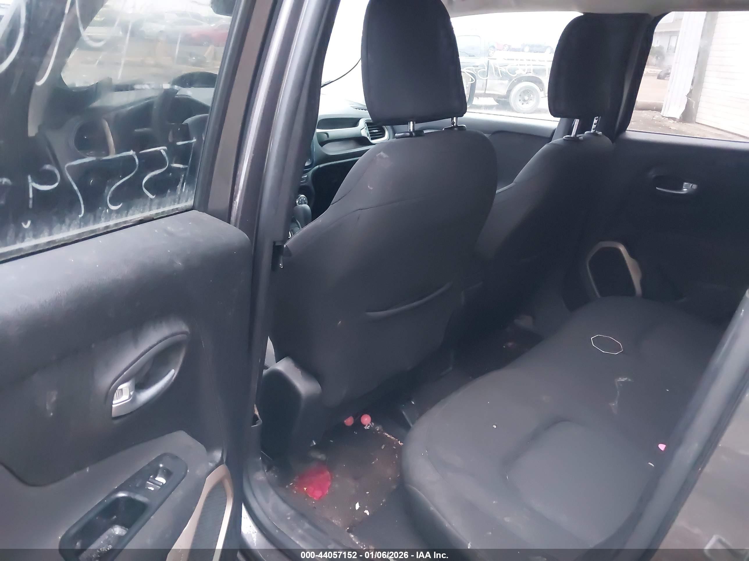 JEEP RENEGADE image 8