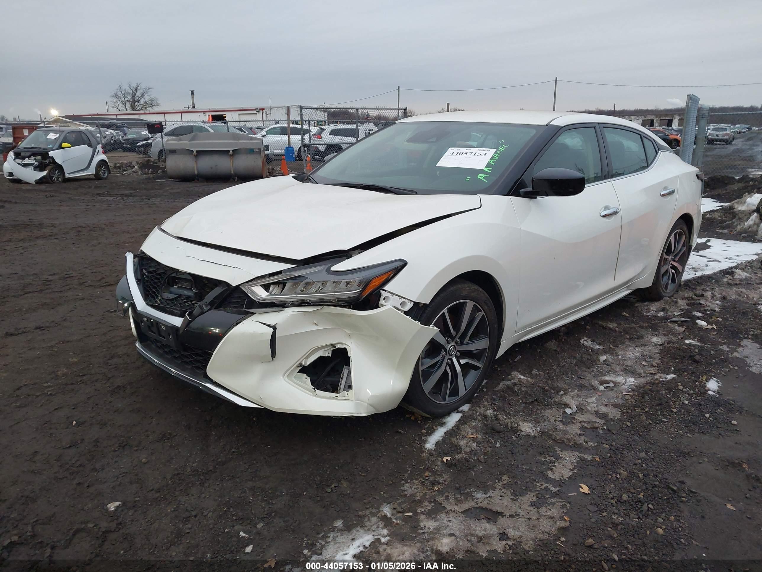NISSAN MAXIMA image 2